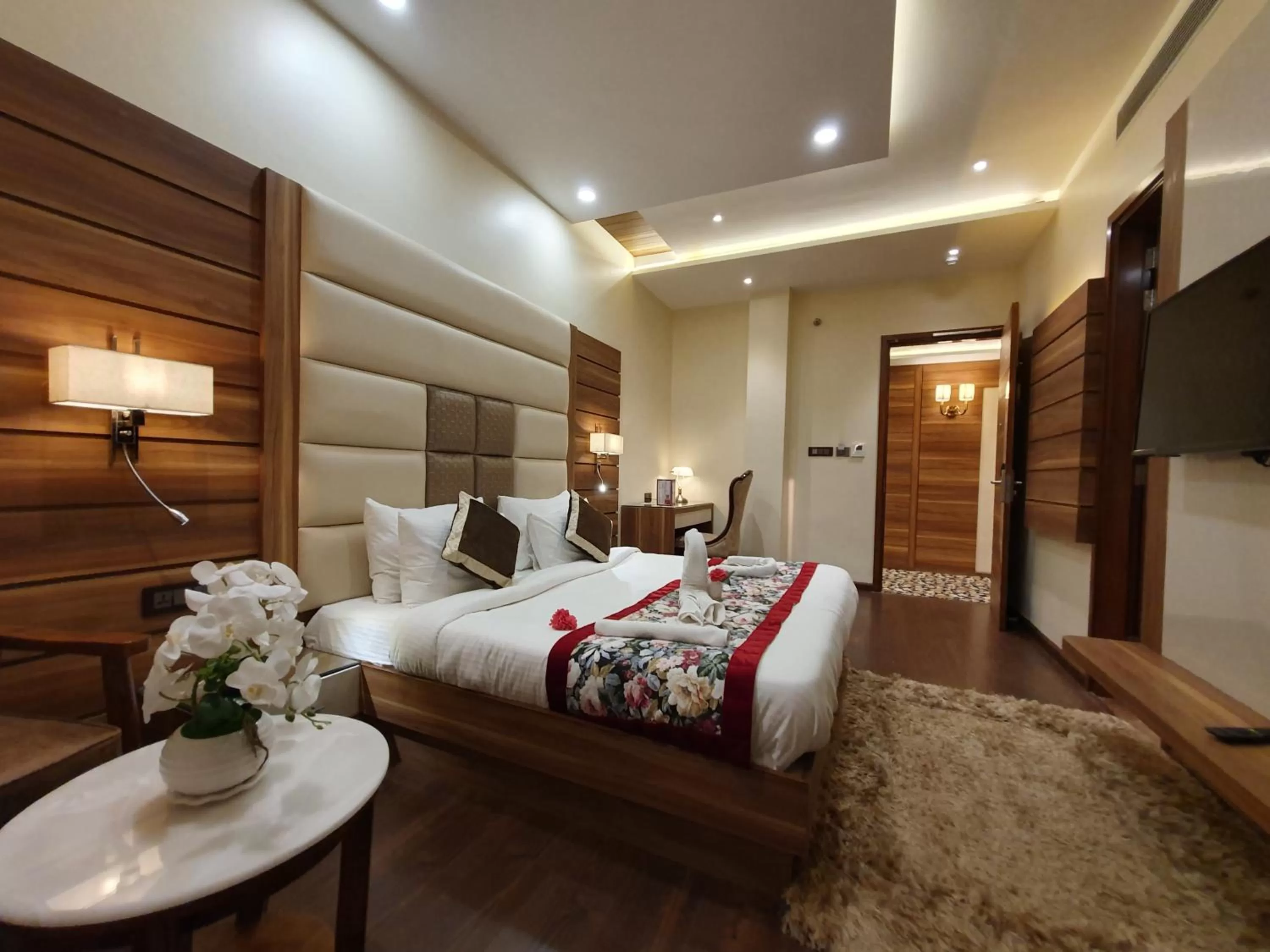 Bed in Hotel Makhan Residency