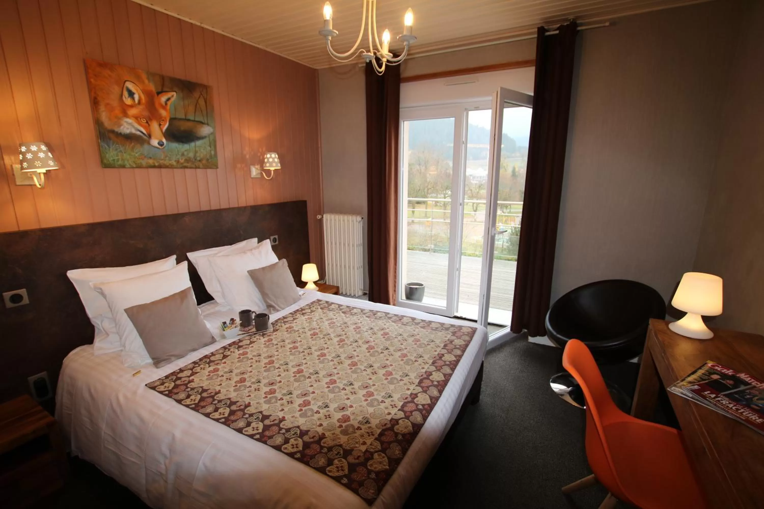 Photo of the whole room, Bed in Les Loges Du Parc