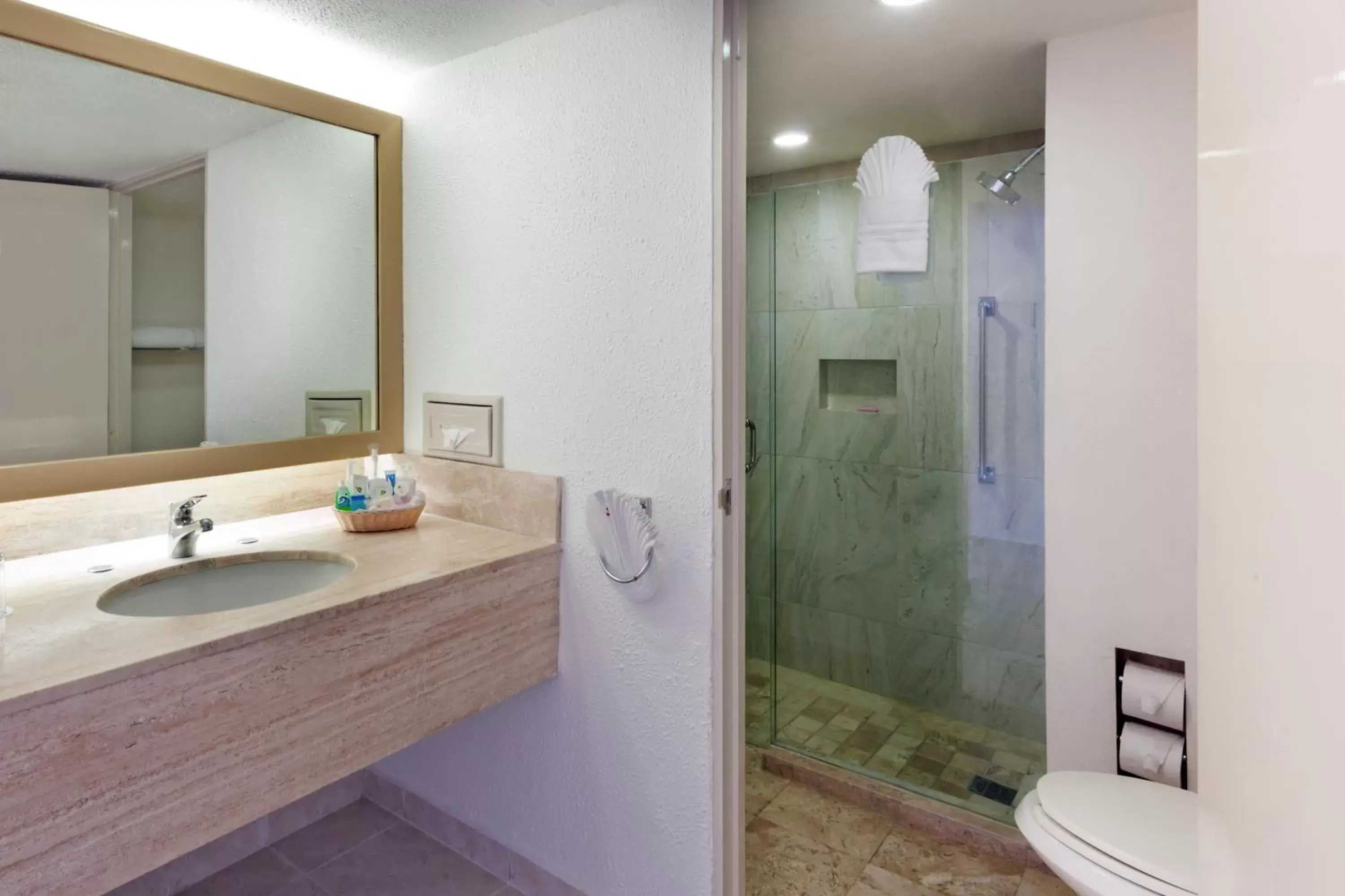 Shower, Bathroom in HS HOTSSON Smart Acapulco