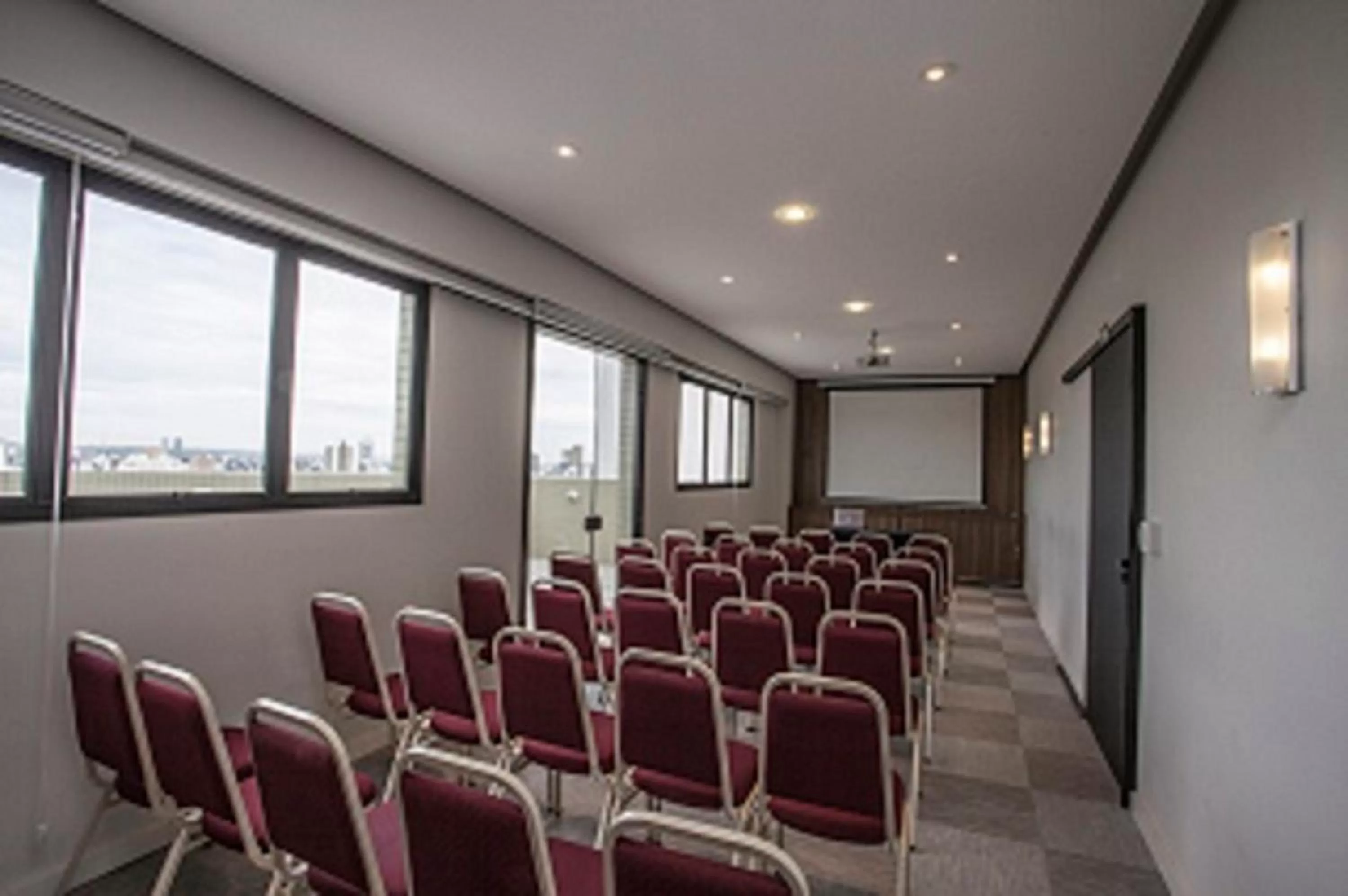 Meeting/conference room in Rio Hotel by Bourbon Curitiba