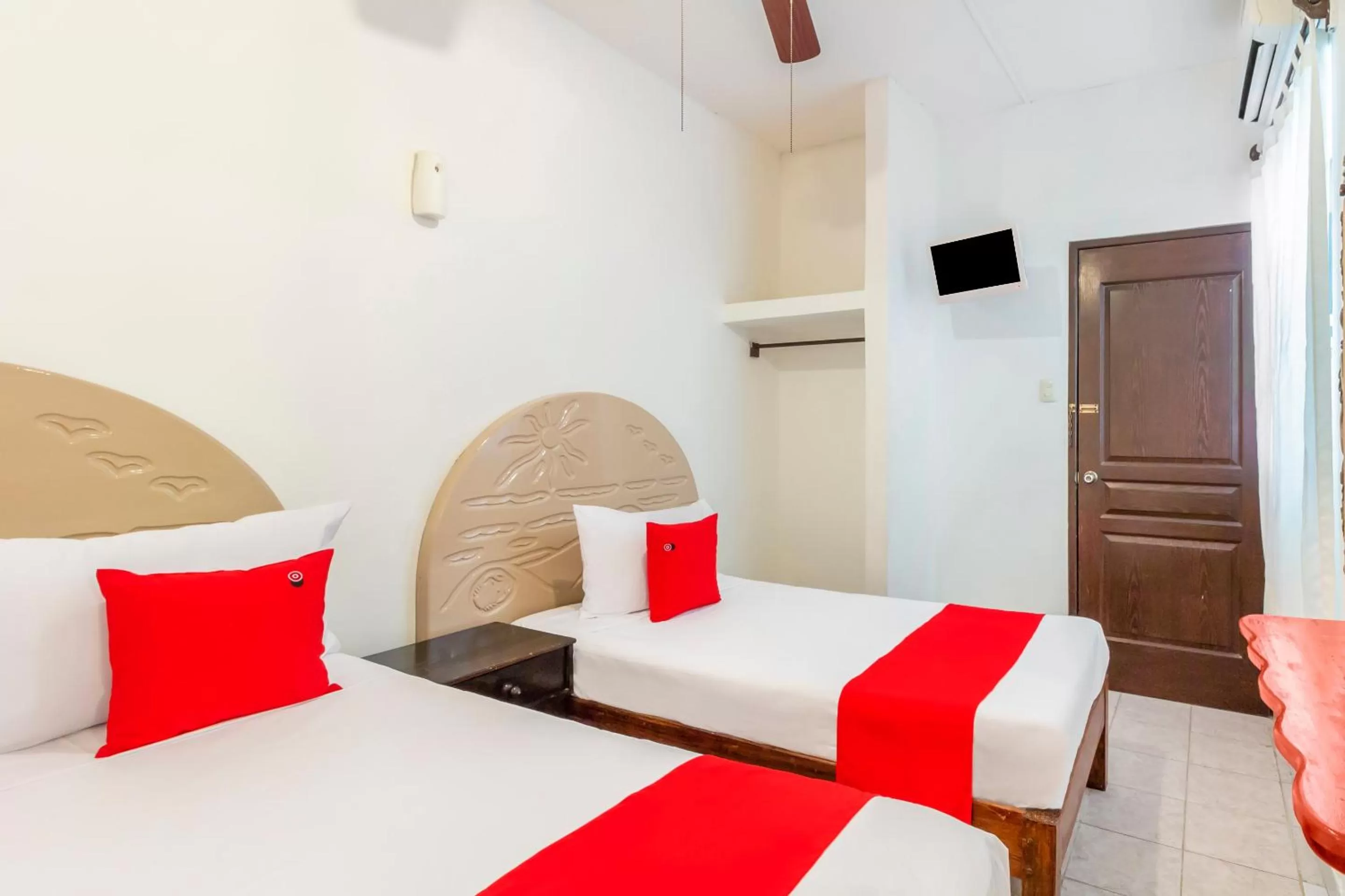 Bedroom, Bed in Hotel Rath