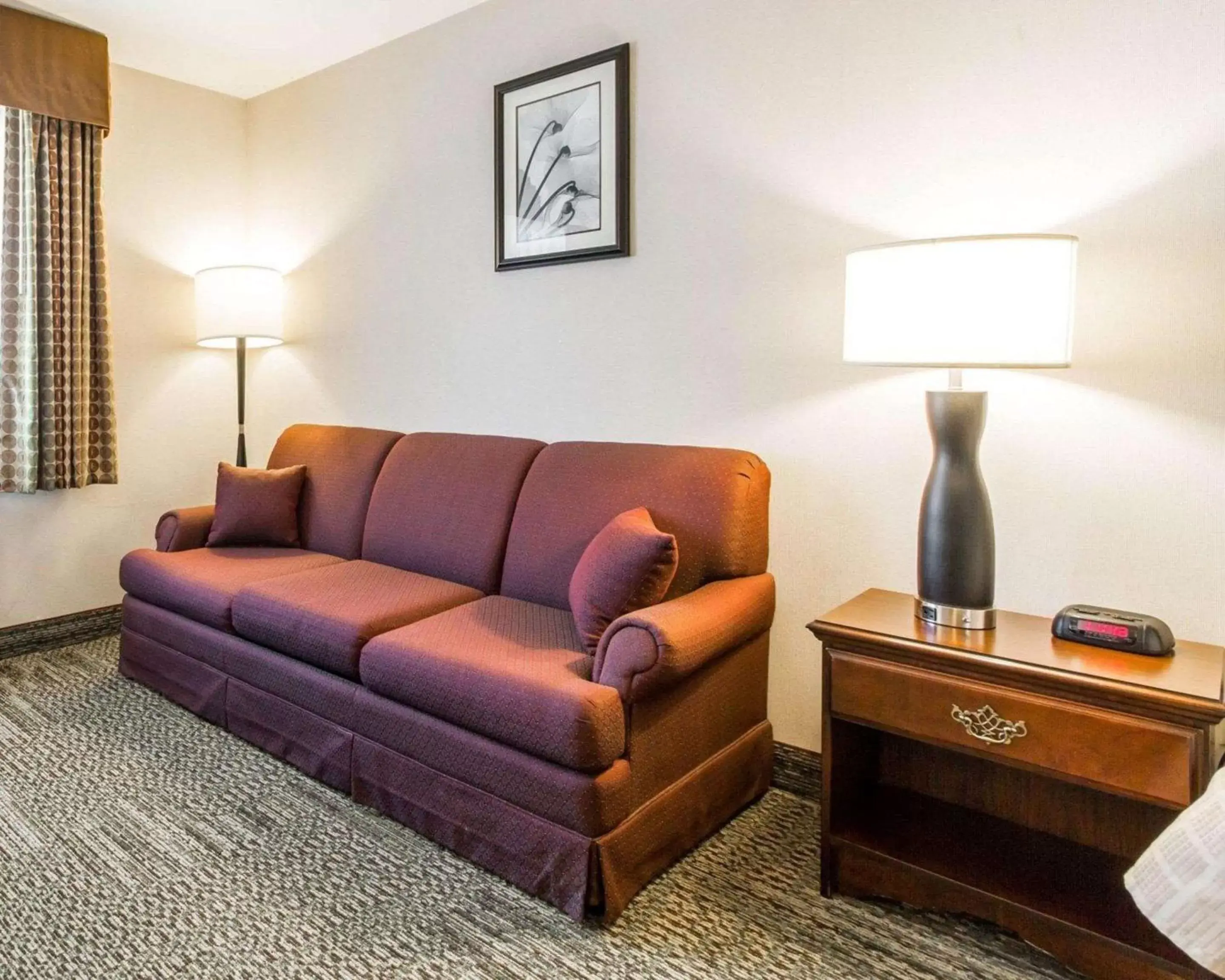 Photo of the whole room, Seating Area in Quality Inn & Suites Stoughton - Madison South