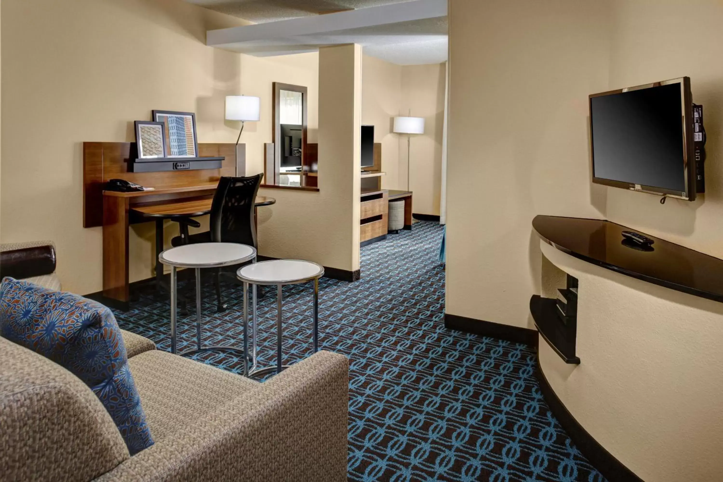 Photo of the whole room, TV/Entertainment Center in Fairfield Inn and Suites by Marriott Atlanta Suwanee