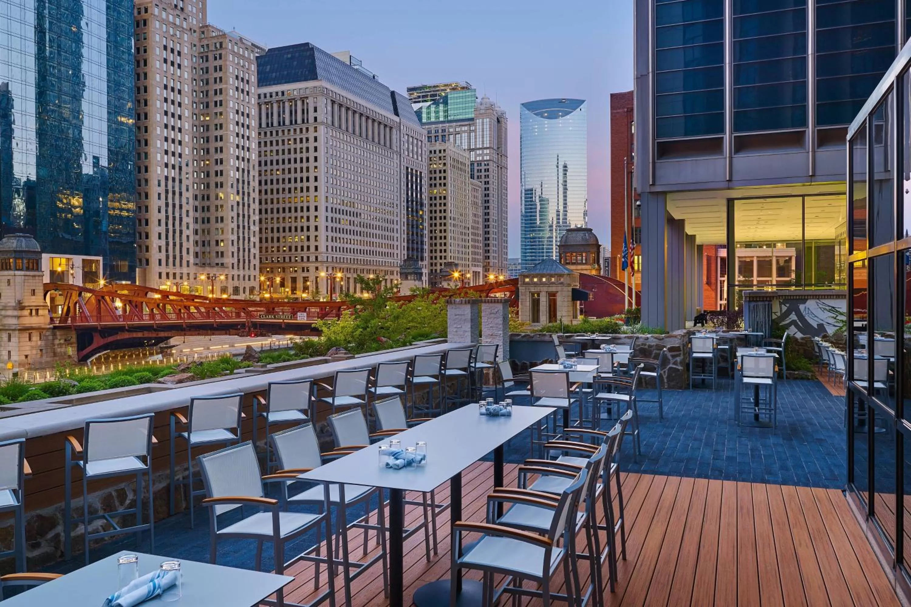 Lounge or bar in The Westin Chicago River North