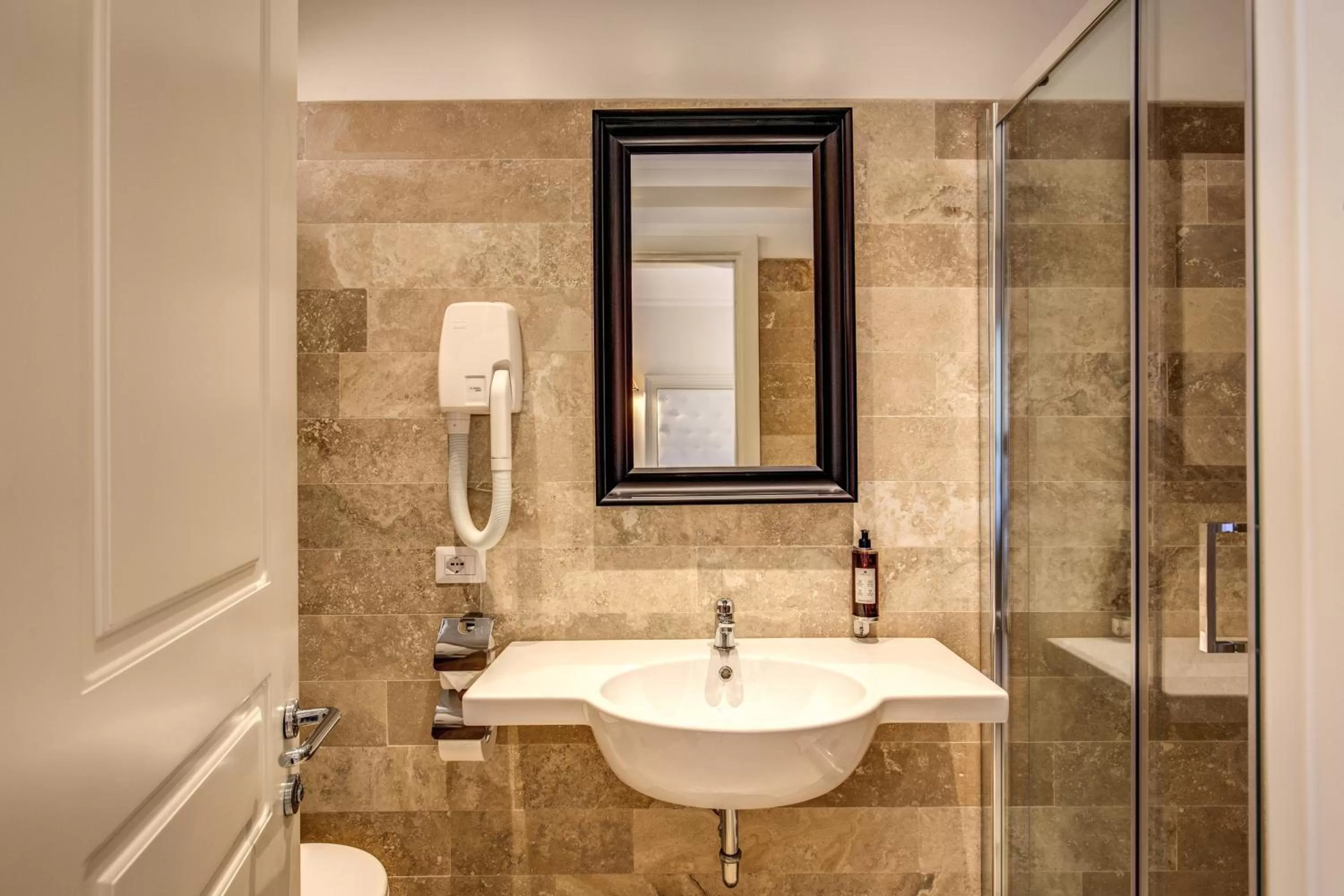 Bathroom in Hotel Domus Mea