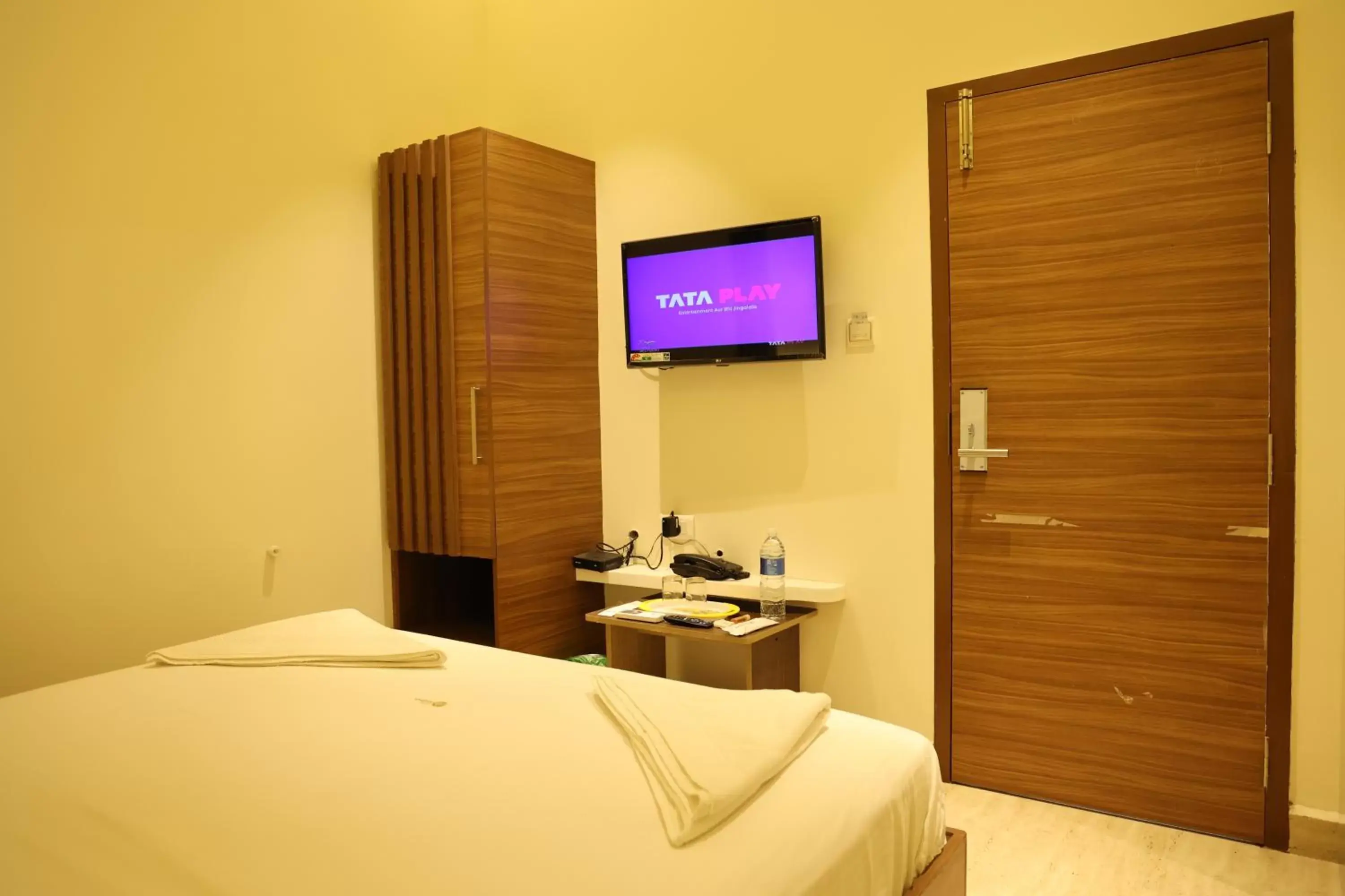 TV and multimedia, Bed in Hotel Amoha TV and multimedia, Bed in Hotel Amoha