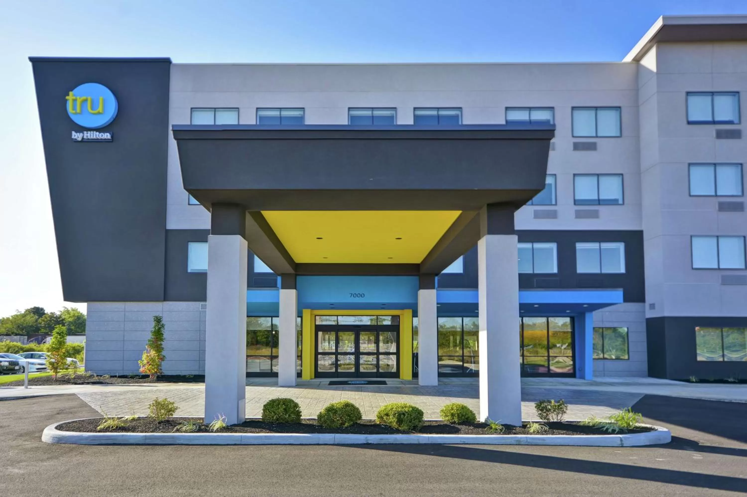 Property building in Tru By Hilton Huber Heights Dayton