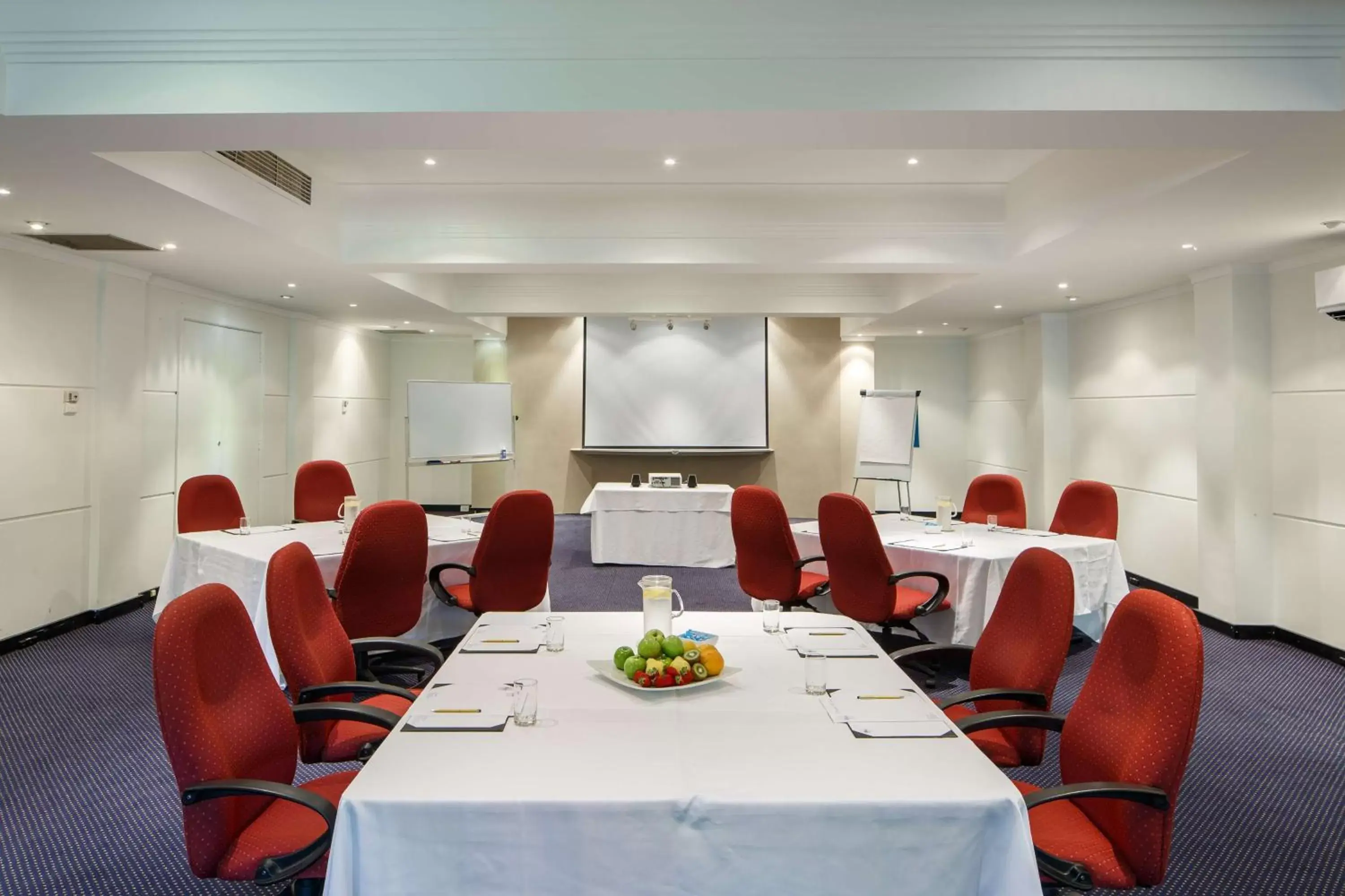 Meeting/conference room in Metro Mirage Hotel Newport