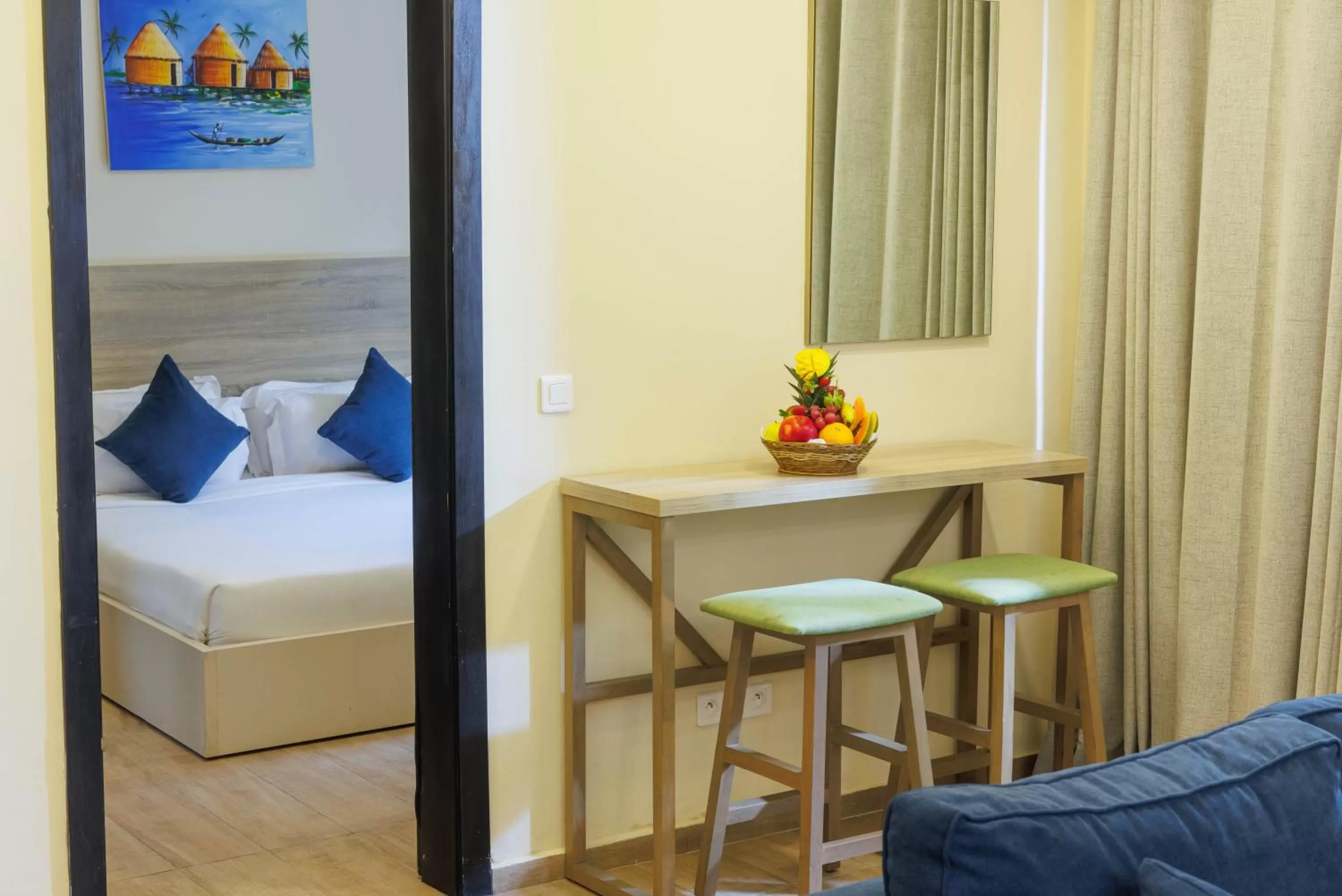 Living room, Bed in Silver Moon Hotel