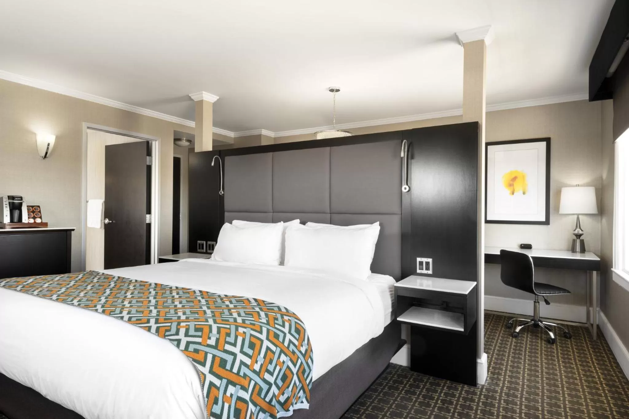 Photo of the whole room in voco The Tiger Hotel, Columbia, MO by IHG