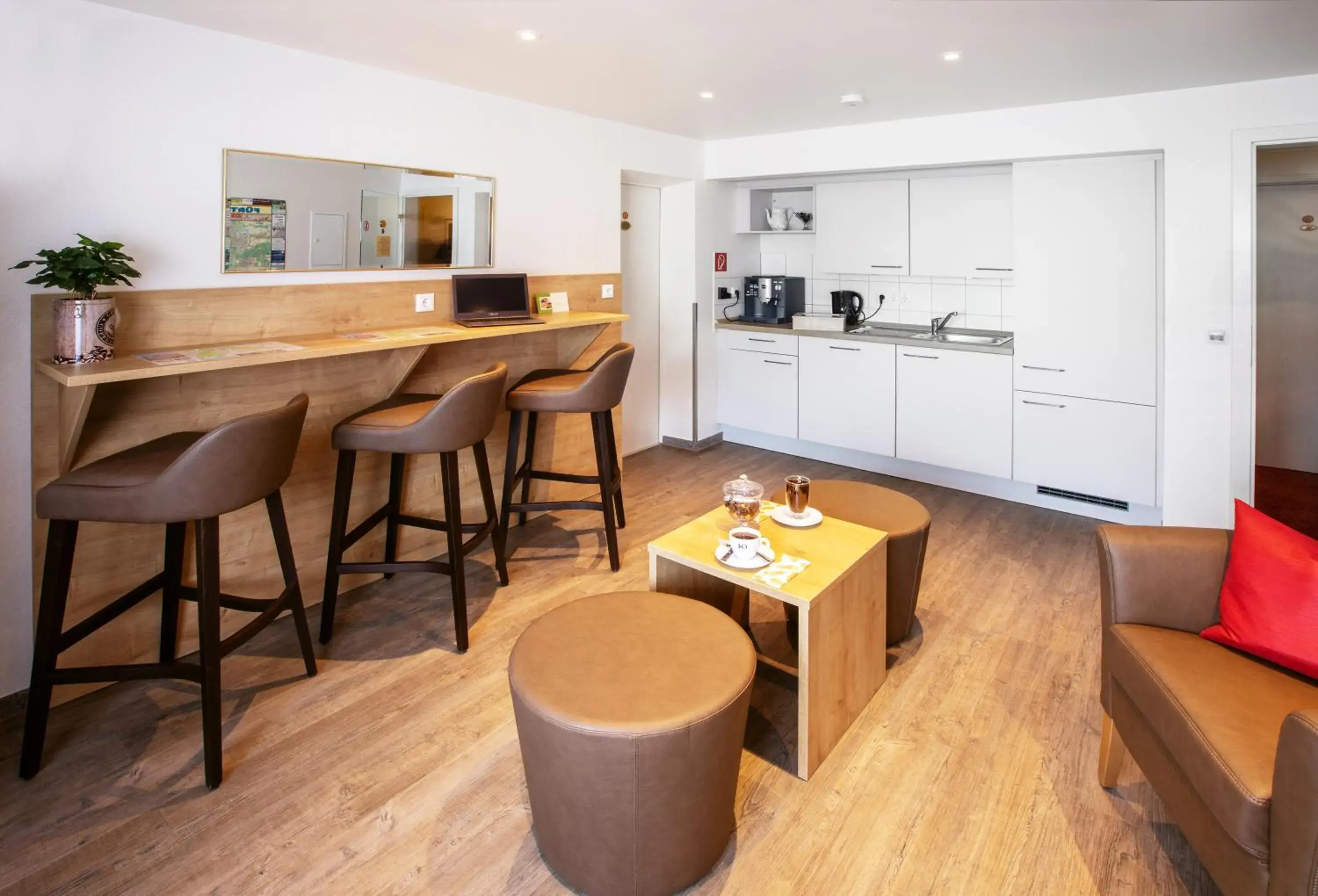 Communal kitchen, Dining Area in Ambient Hotel am Europakanal