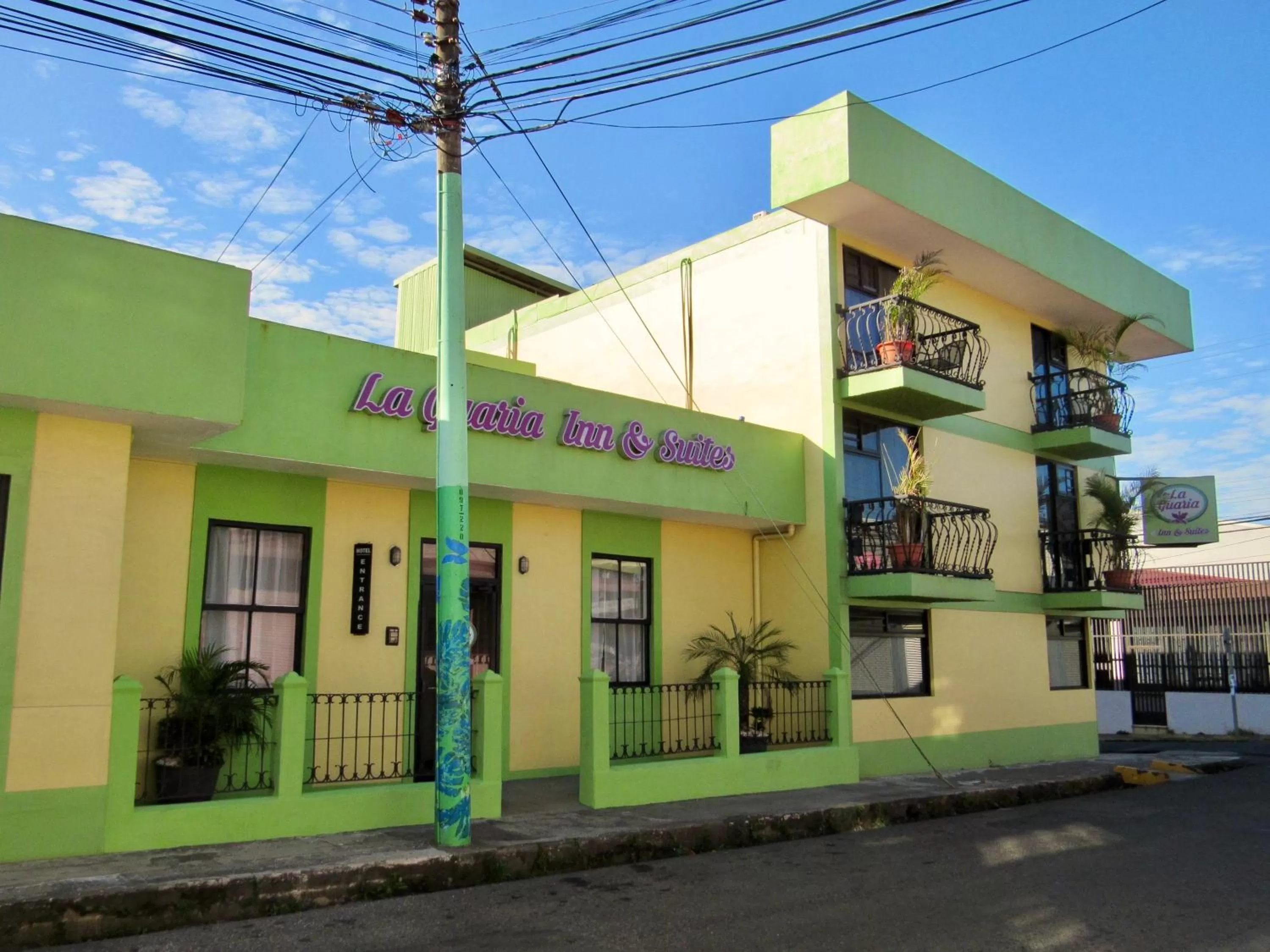 Property building in Hotel La Guaria Inn & Suites