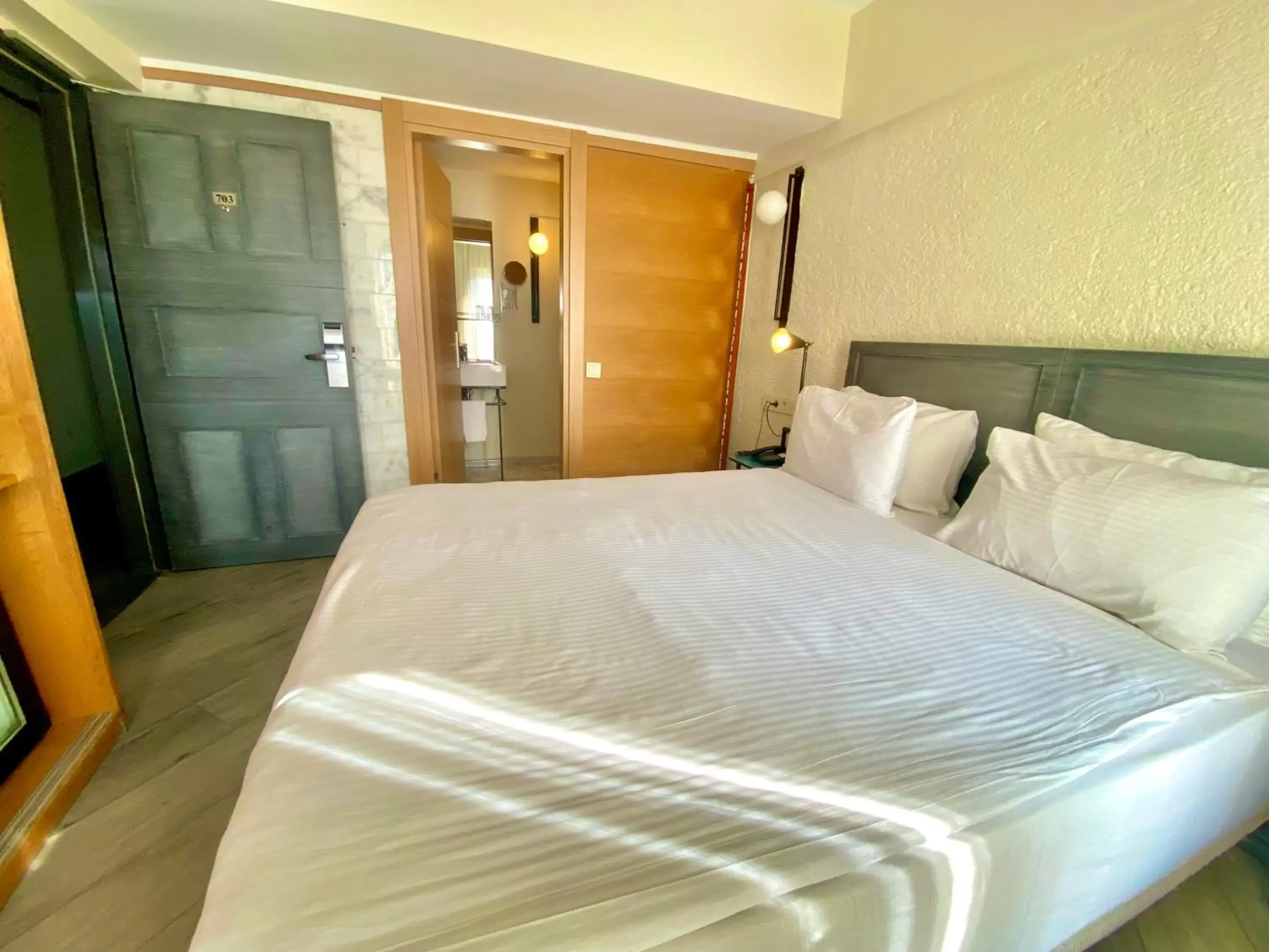 Shower, Bed in Faros Hotel Taksim-Special Category