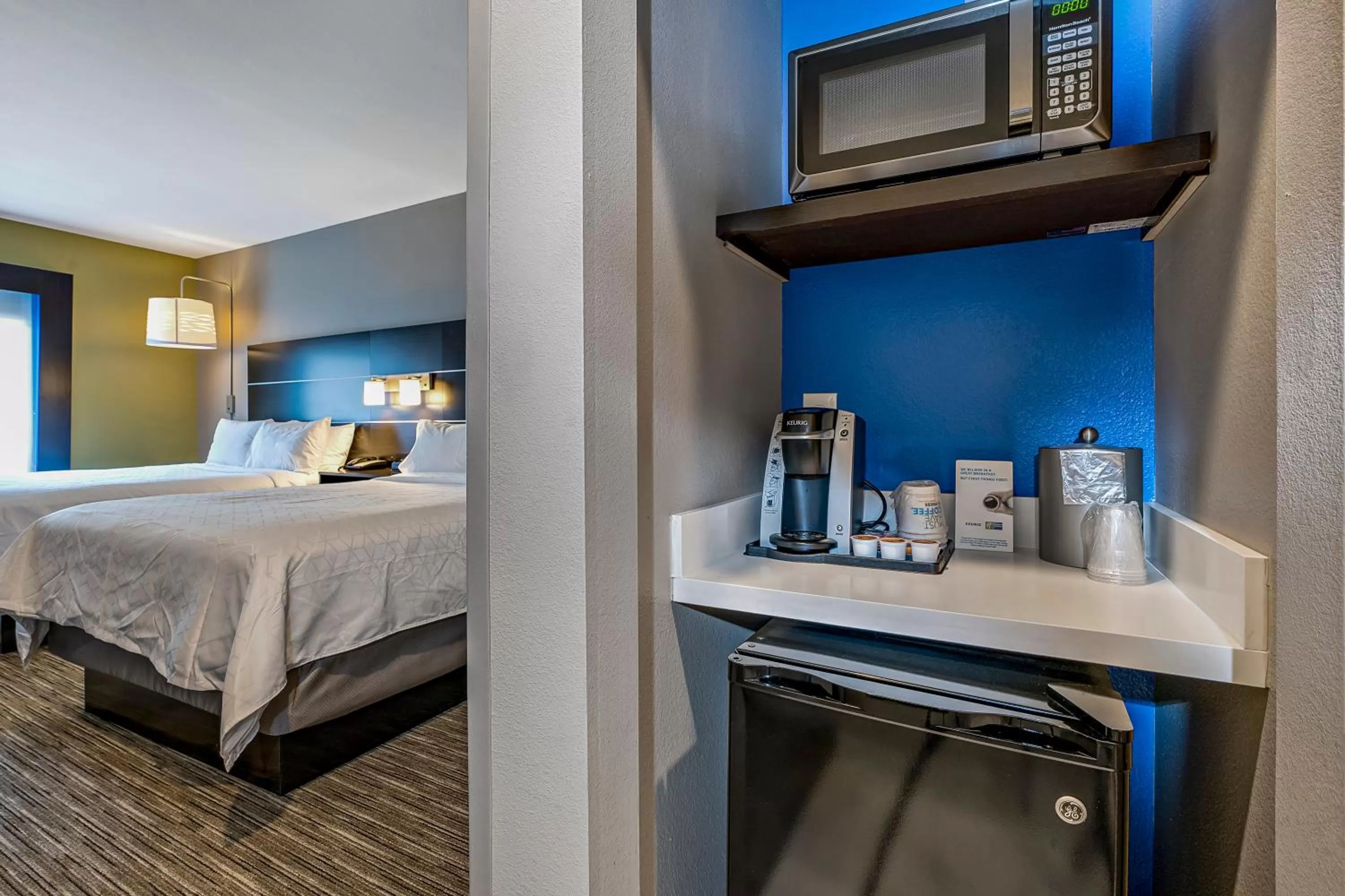 Photo of the whole room, Bed in Holiday Inn Express Hotel & Suites Kilgore North by IHG