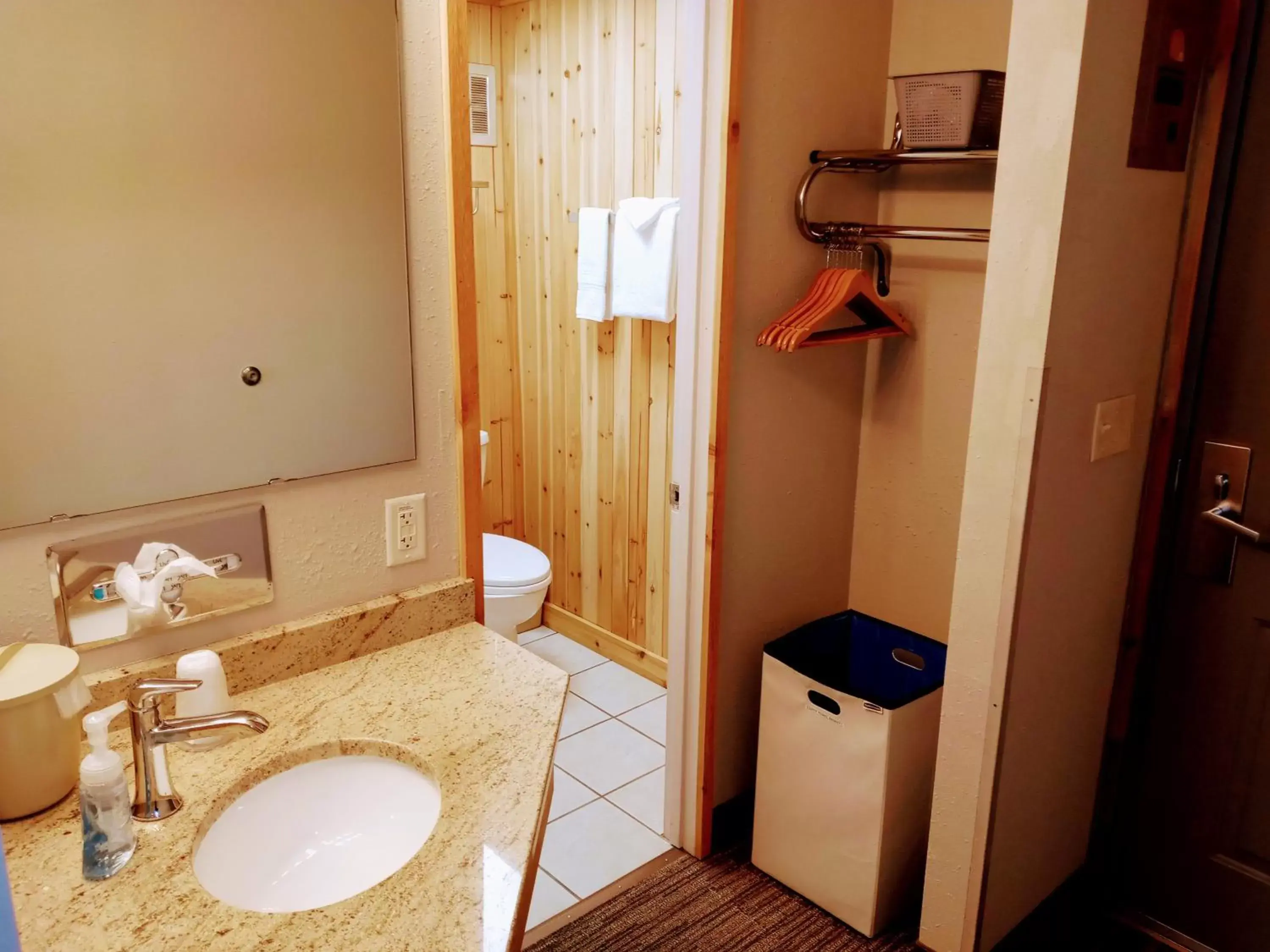 wardrobe, Bathroom in Cliff Dweller on Lake Superior