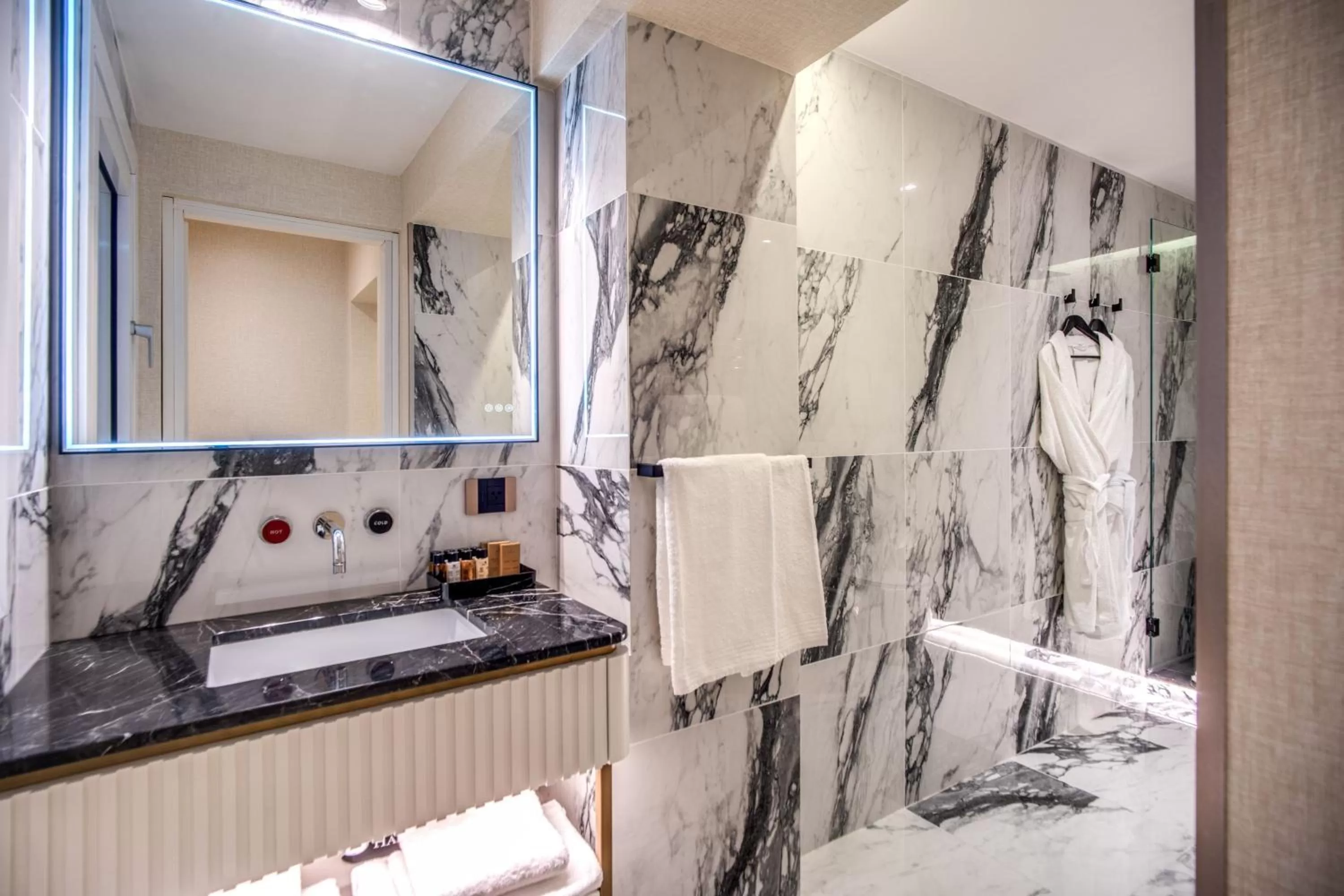 Shower in CC Palace Hotel