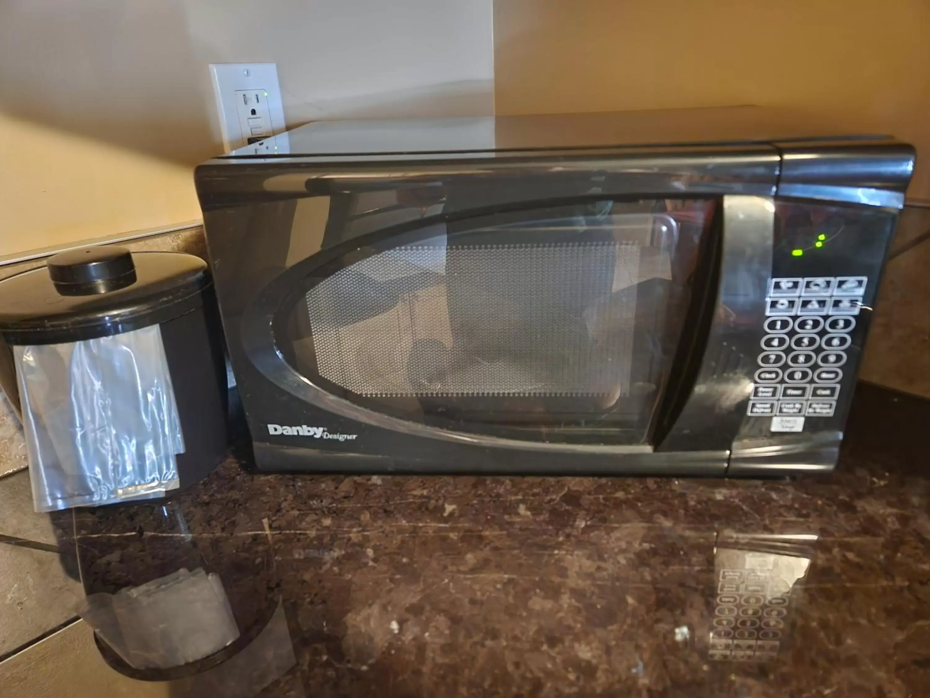 Kitchen or kitchenette, TV/Entertainment Center in Waterton Lakes Lodge Resort