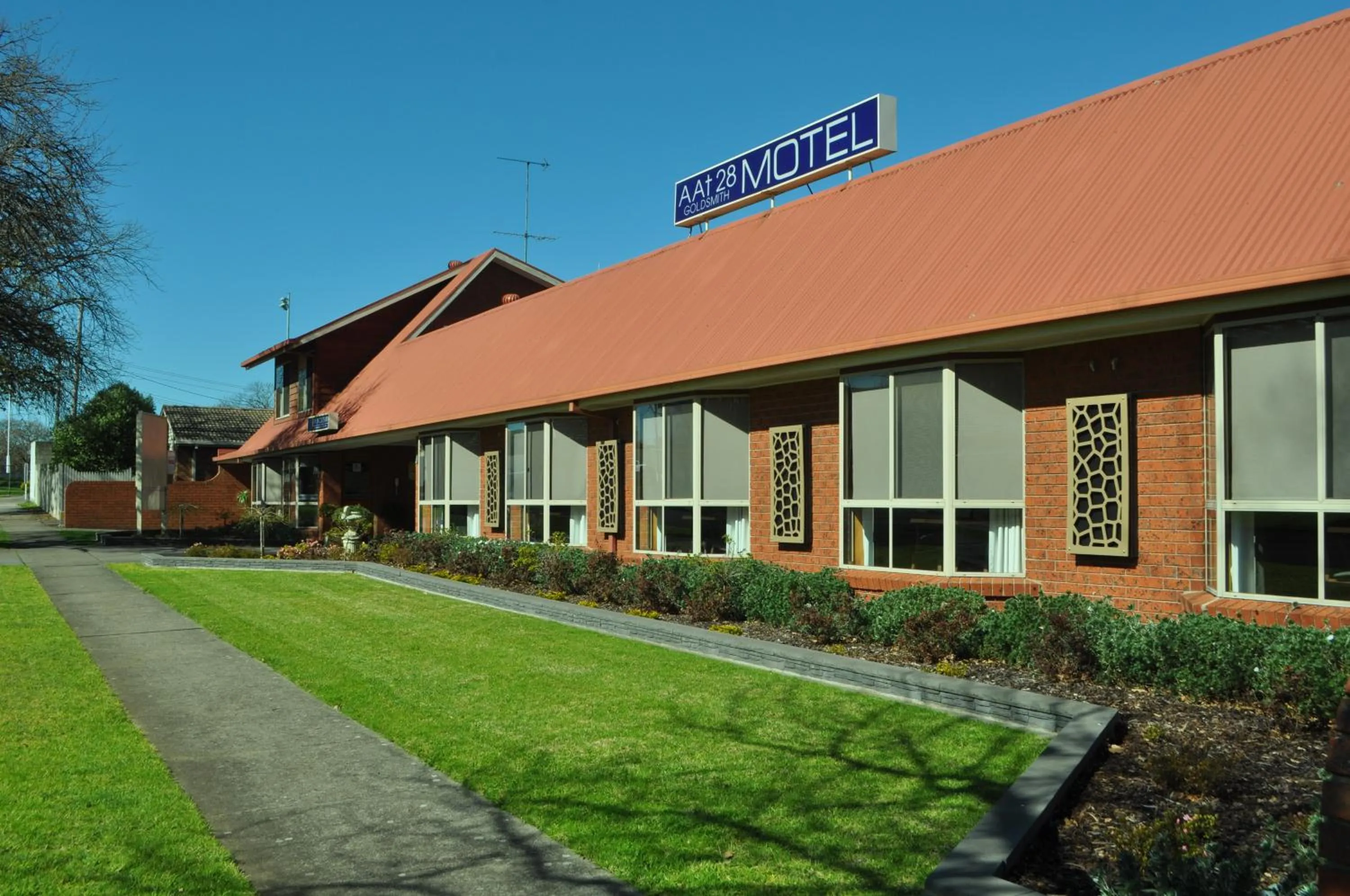 Property building in AAt 28 Goldsmith Motel