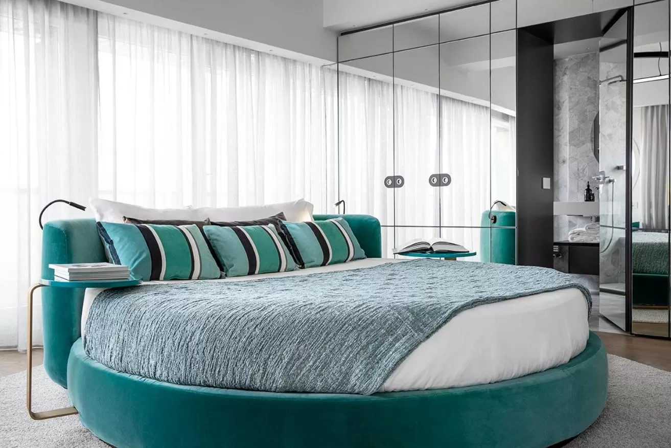 Photo of the whole room, Bed in Hotel Plaza e de Russie - Relais & Châteaux