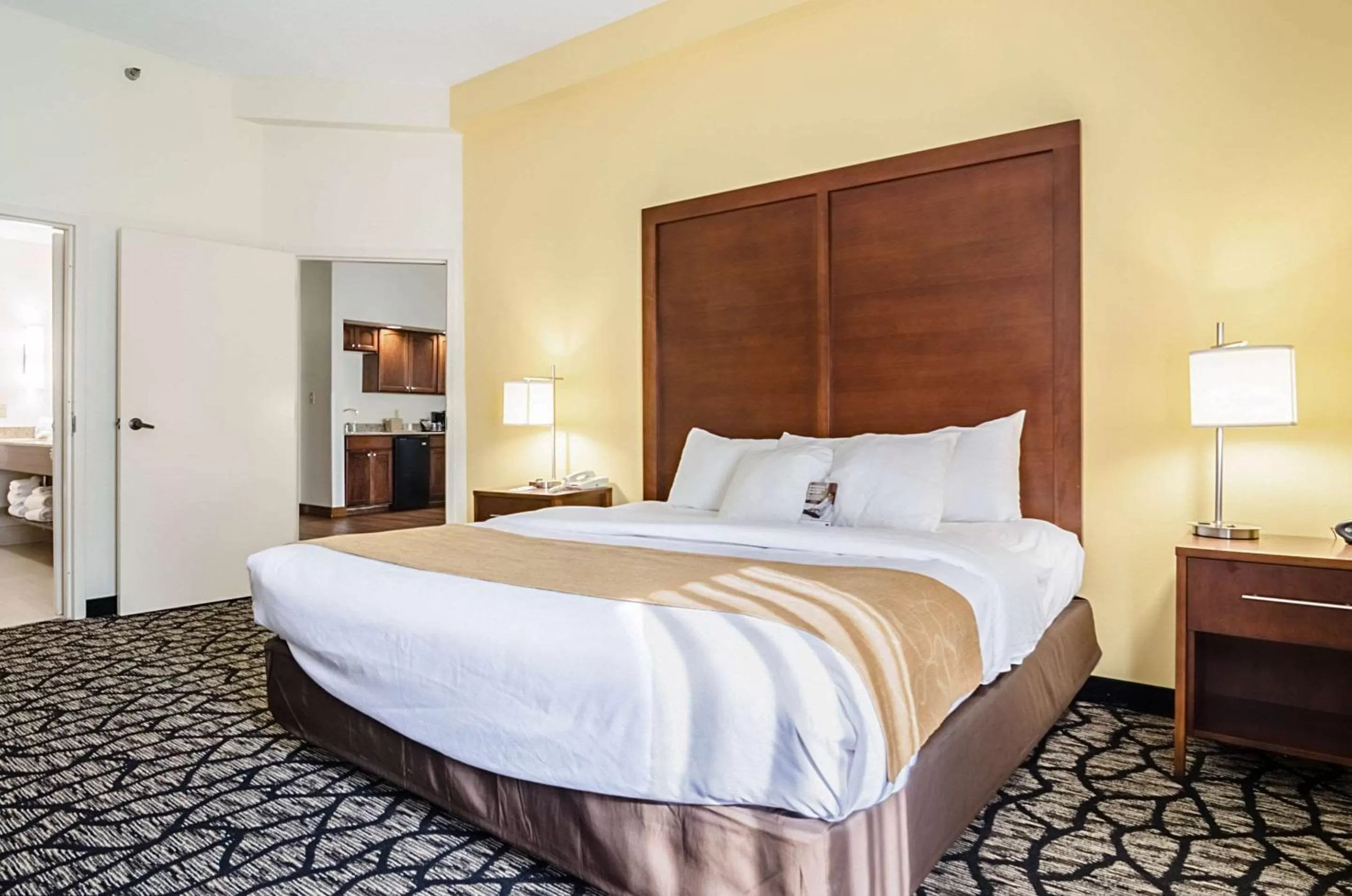 Photo of the whole room, Bed in Comfort Suites Innsbrook - Short Pump