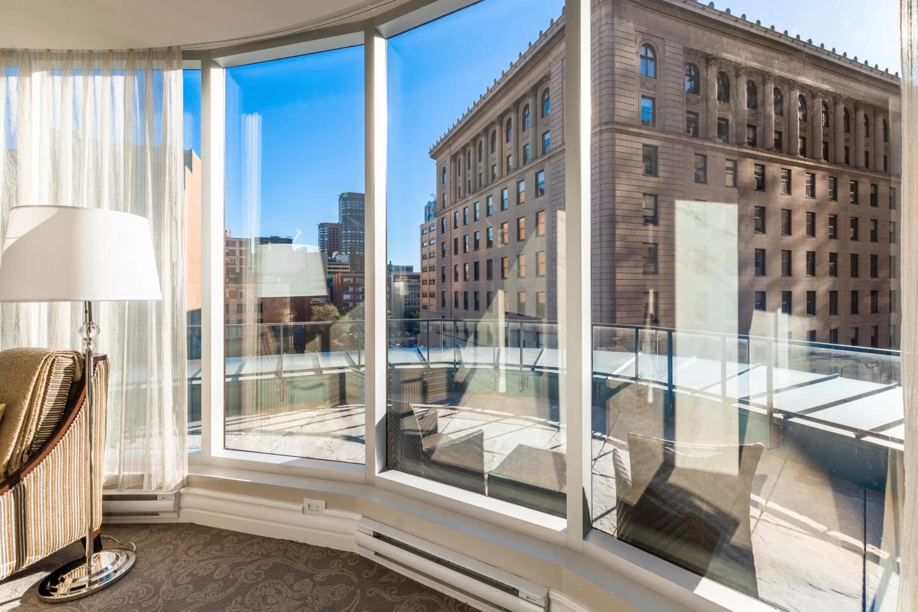 Photo of the whole room in Hôtel Birks Montréal
