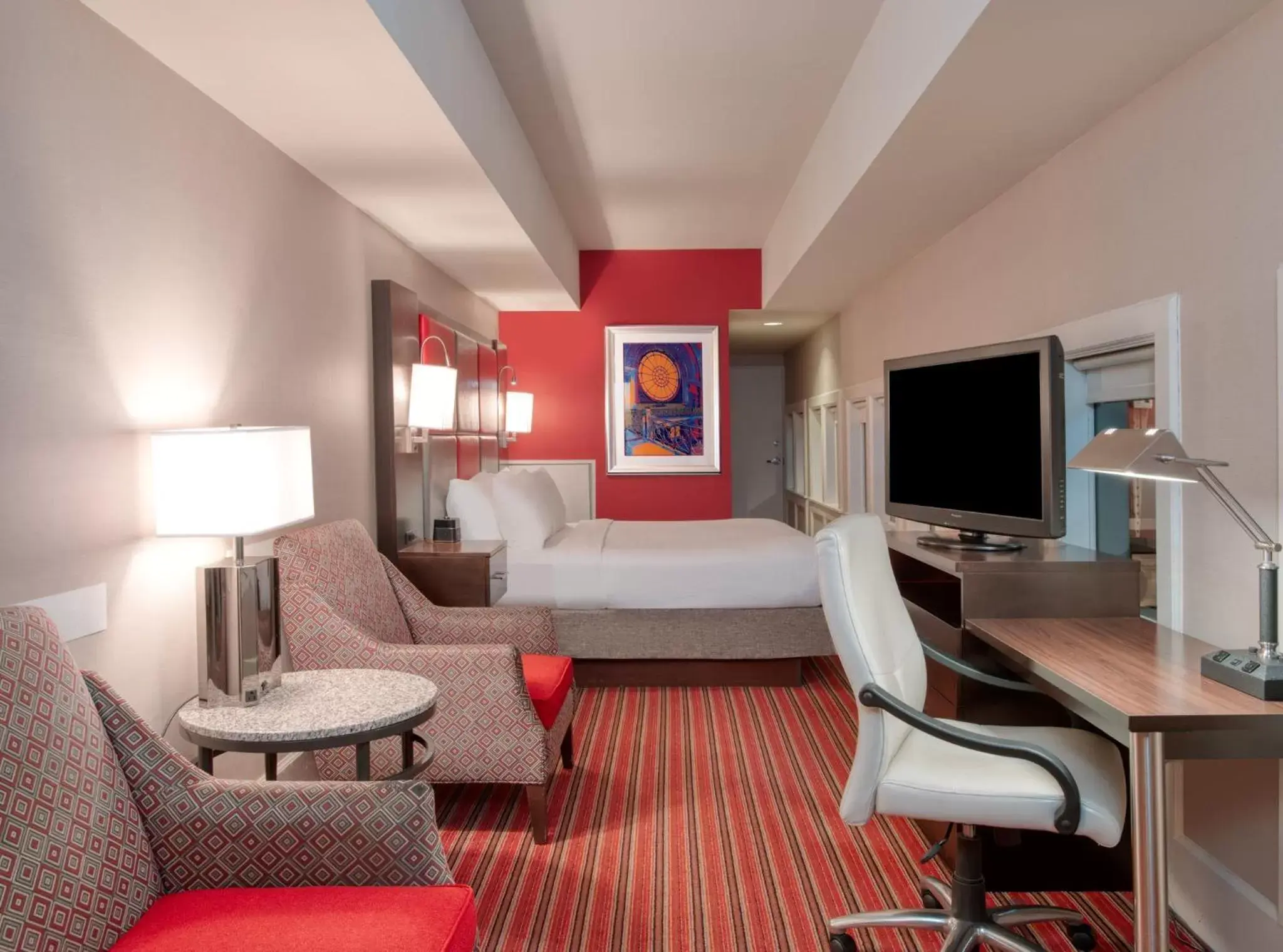 Photo of the whole room, Seating Area in Crowne Plaza Indianapolis-Dwtn-Union Stn, an IHG Hotel