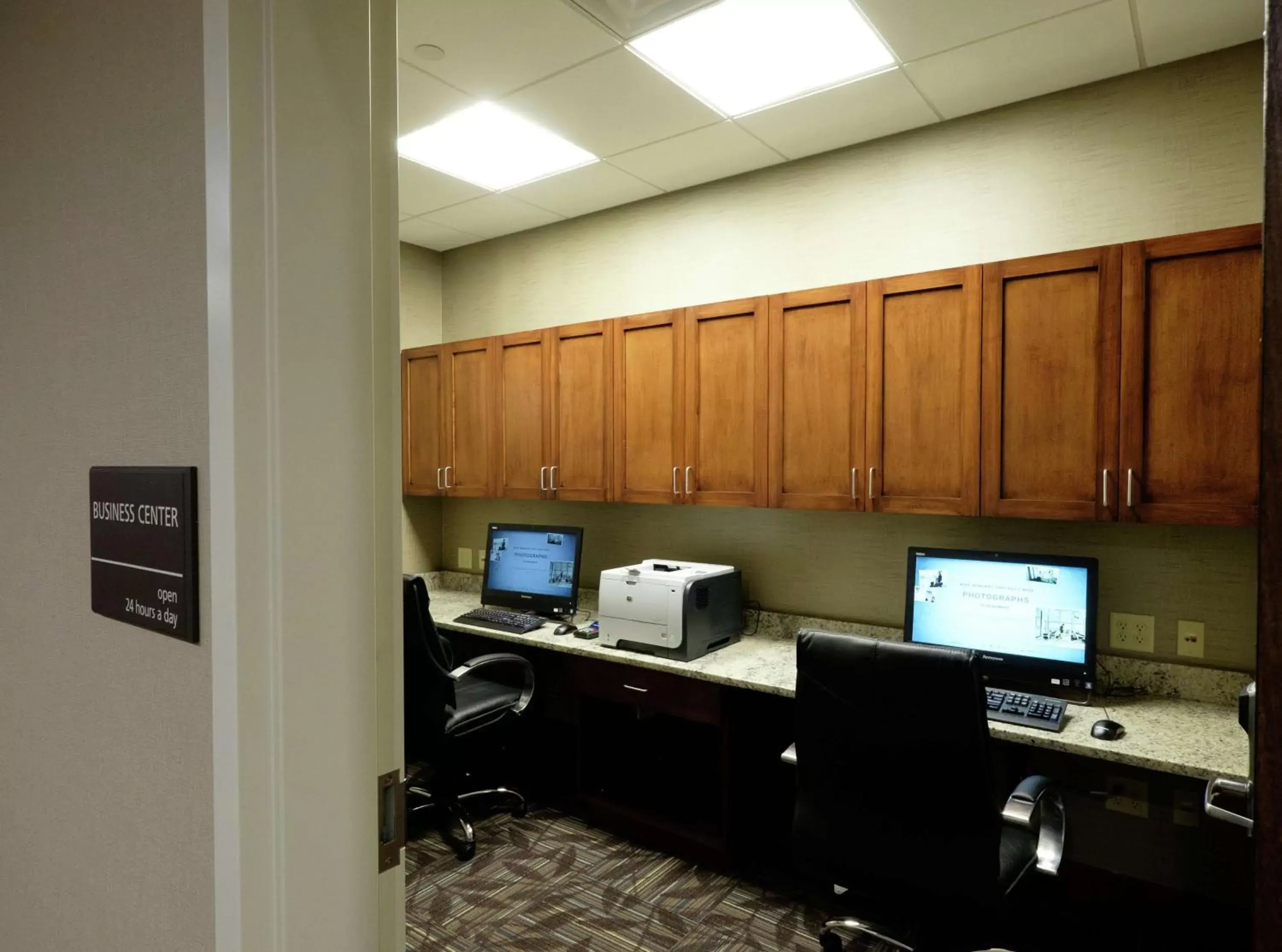 Business facilities, Business Area/Conference Room in Hampton Inn Green Bay Downtown