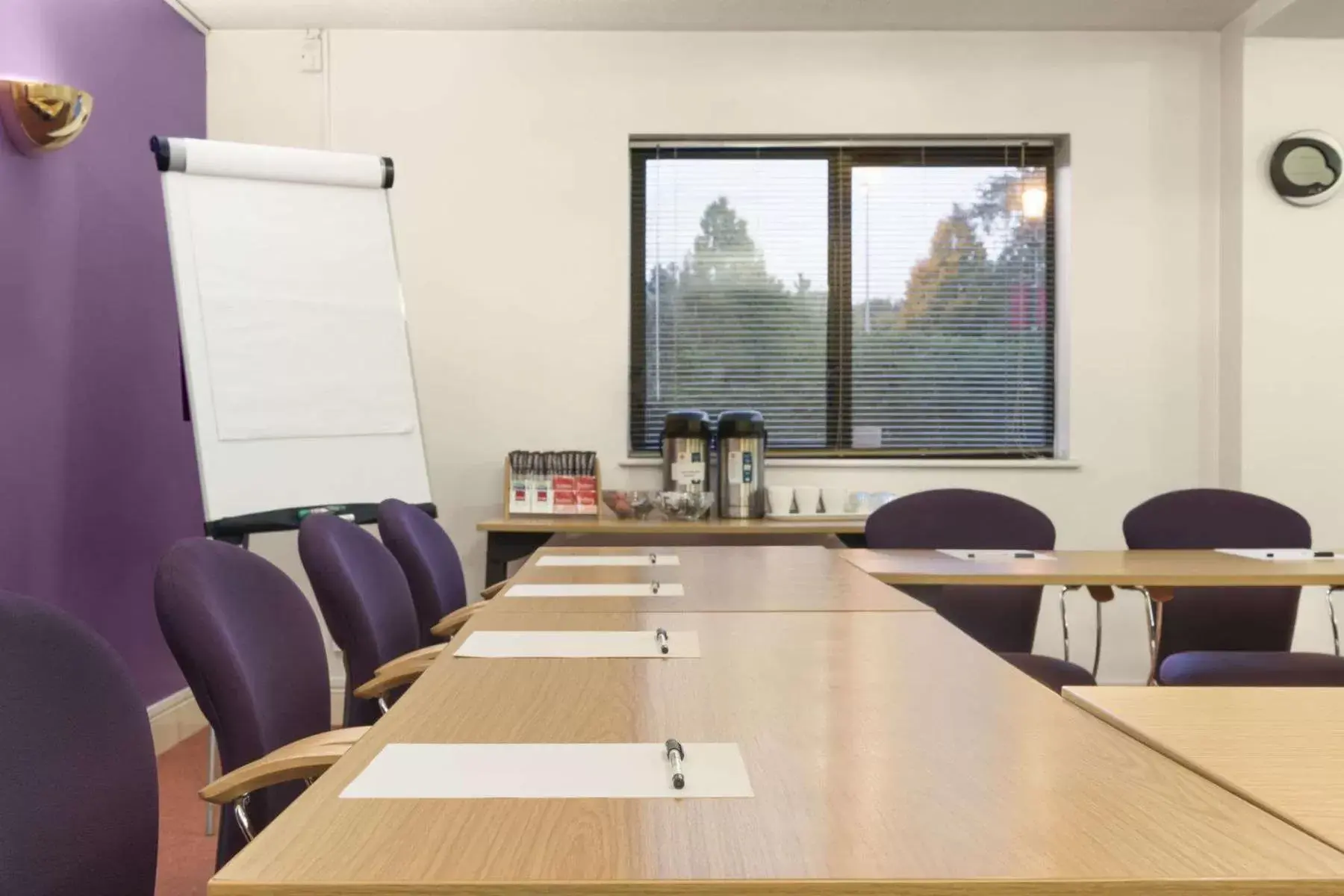 Meeting/conference room in Days Inn Chesterfield - Tibshelf