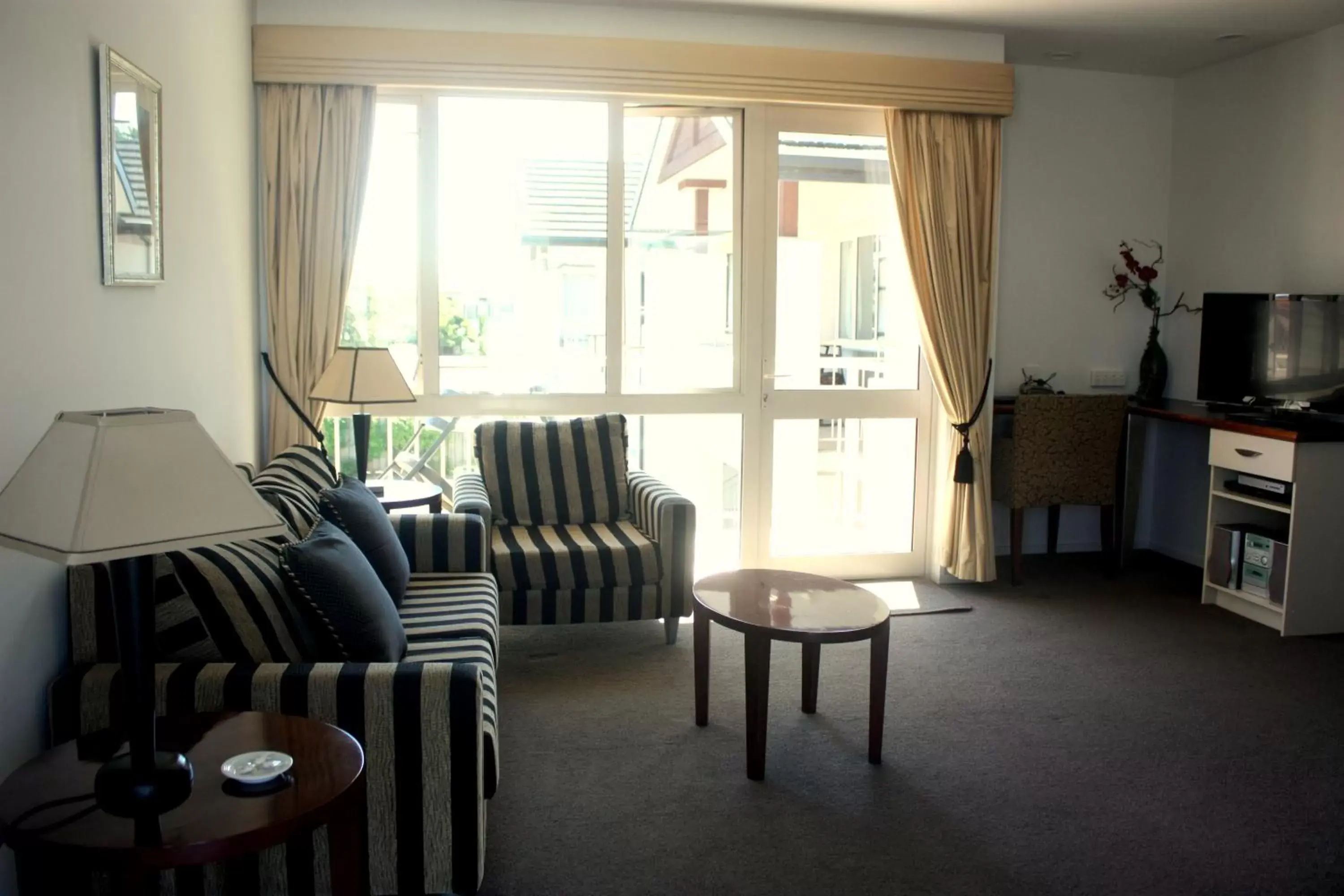 Living room, Seating Area in Cedar Grove Motor Lodge