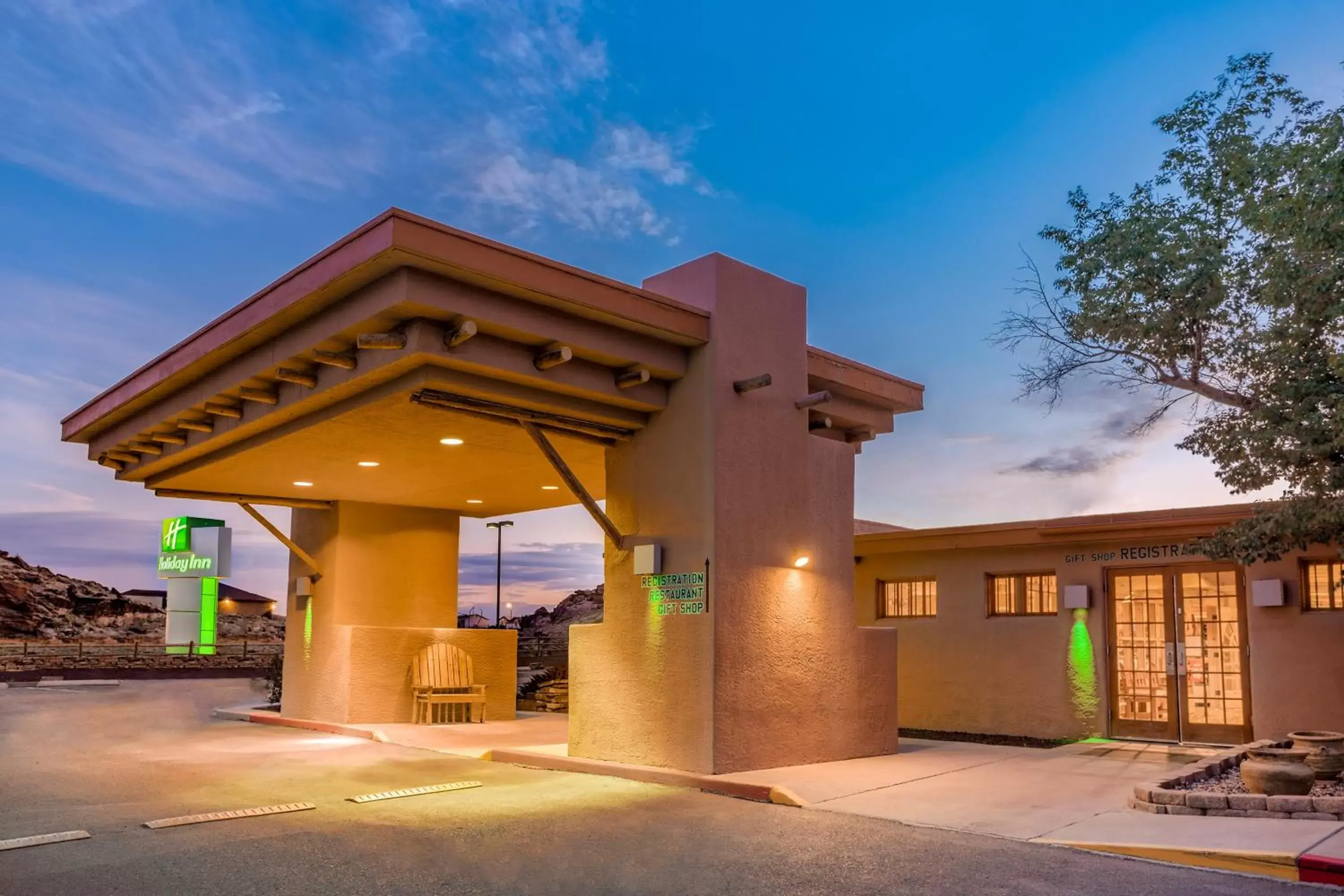 Property Building in Holiday Inn Canyon De Chelly-Chinle, an IHG Hotel