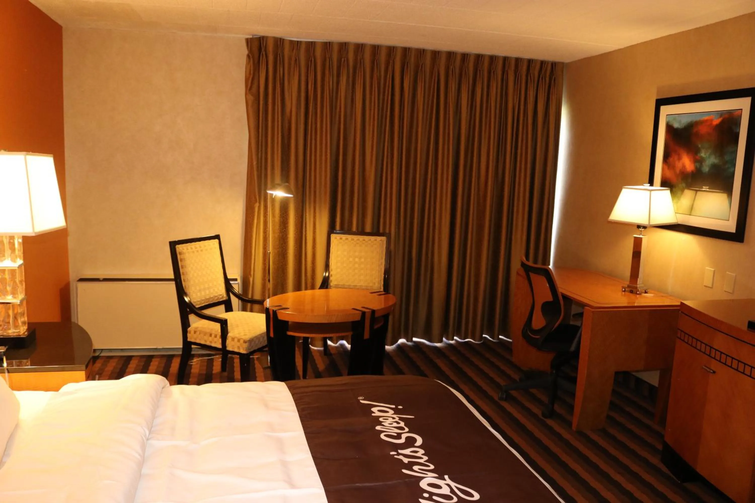 Seating area, Bed in Bradley Inn