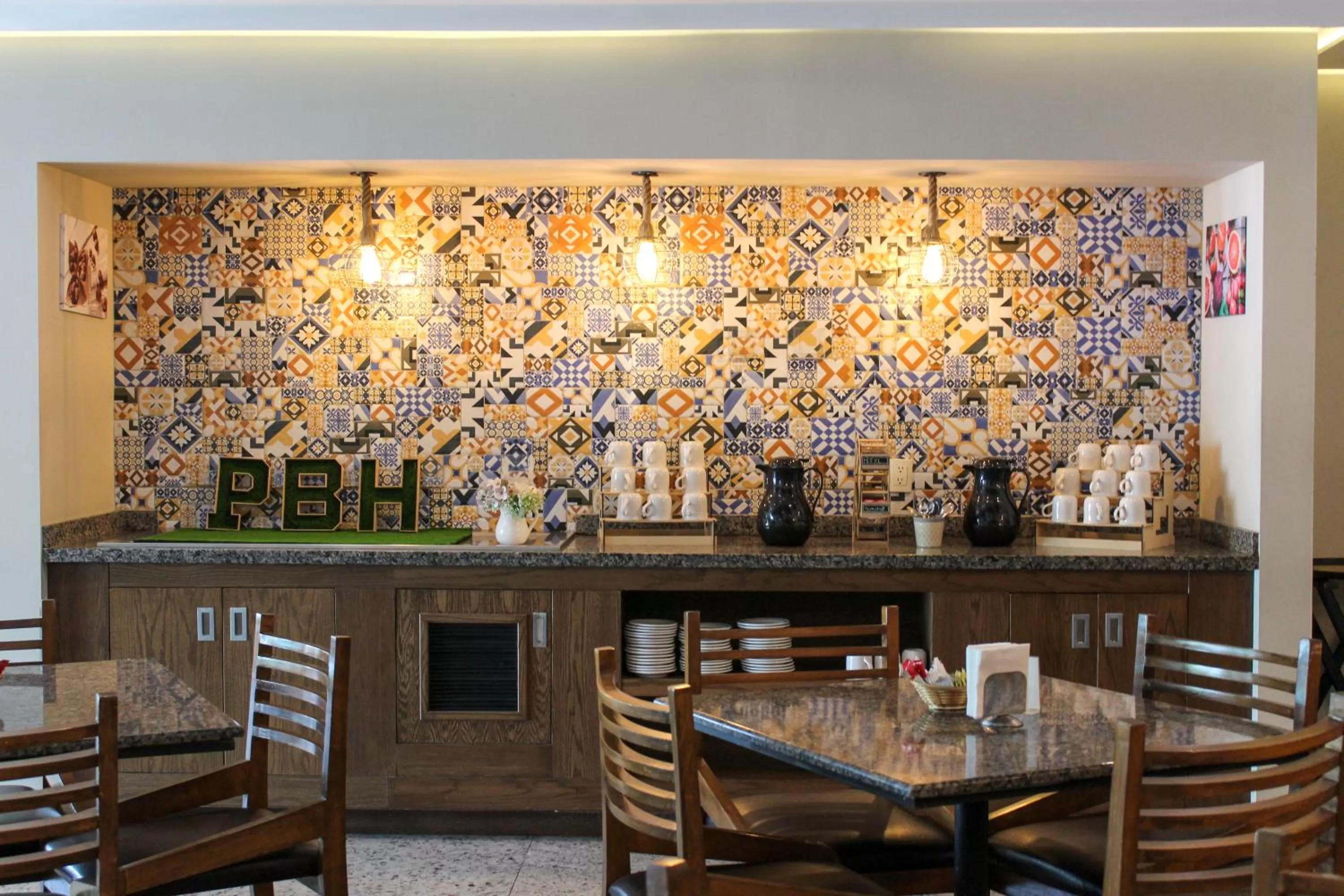 Restaurant/places to eat in Hotel Portobelo