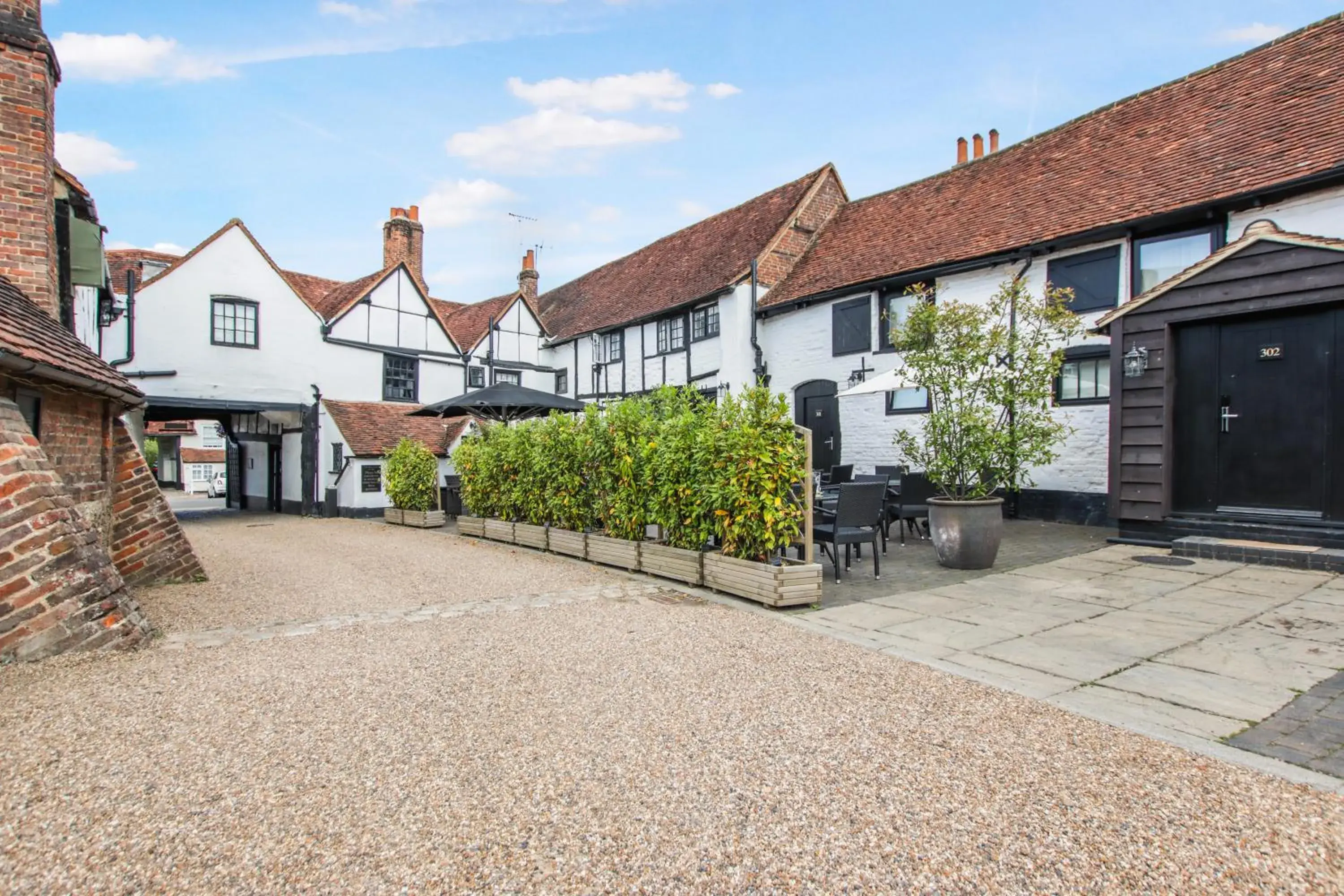 Property Building in Kings Arms Hotel