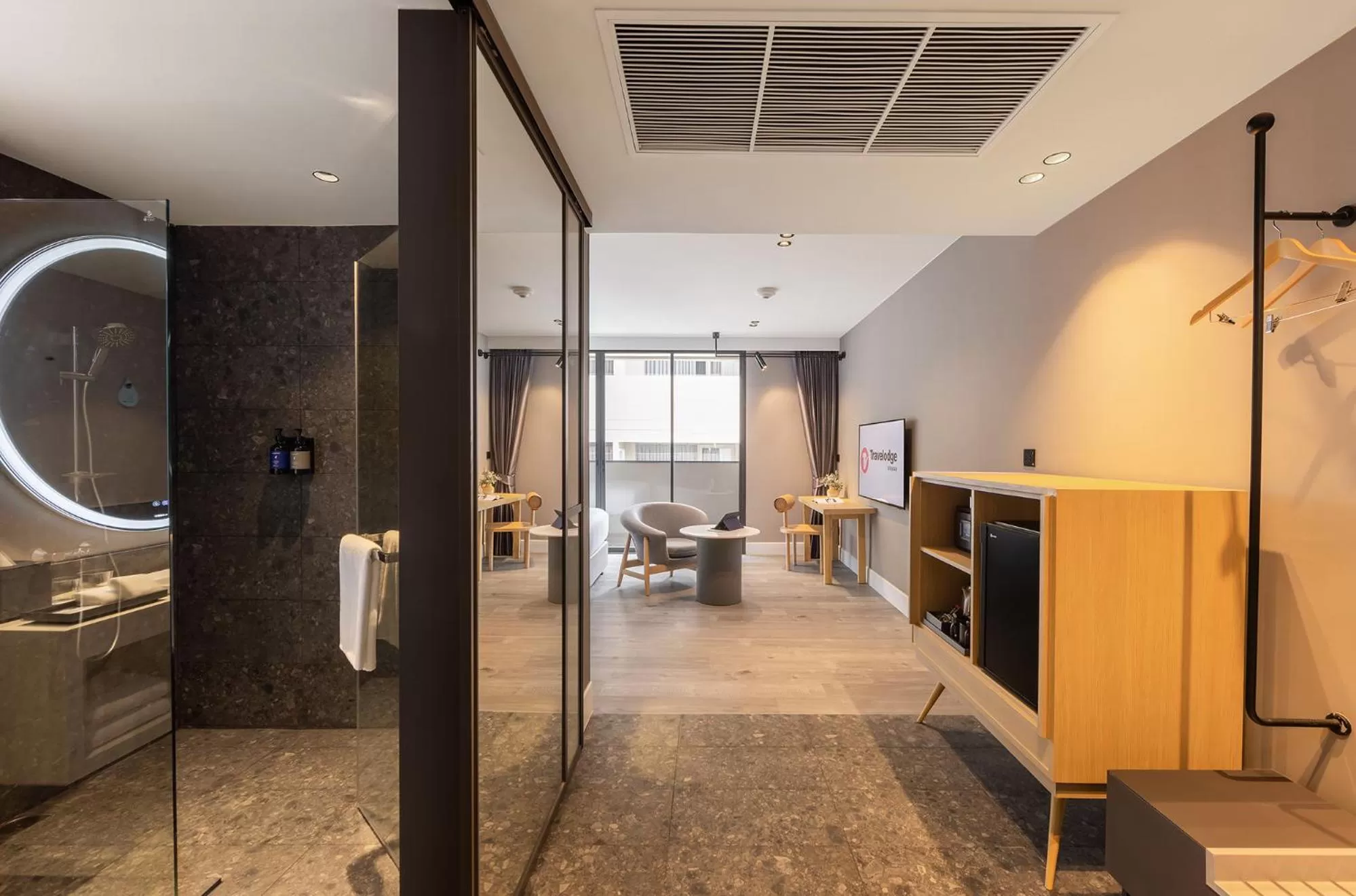 Photo of the whole room in Travelodge Nimman