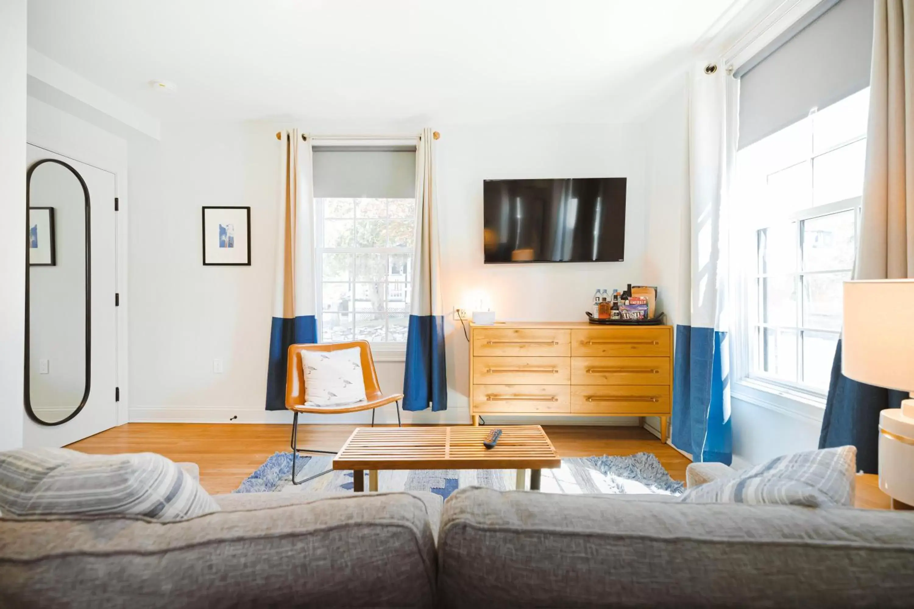 Living room, Seating Area in GREAT ISLAND INN - A Modern Boutique Hotel