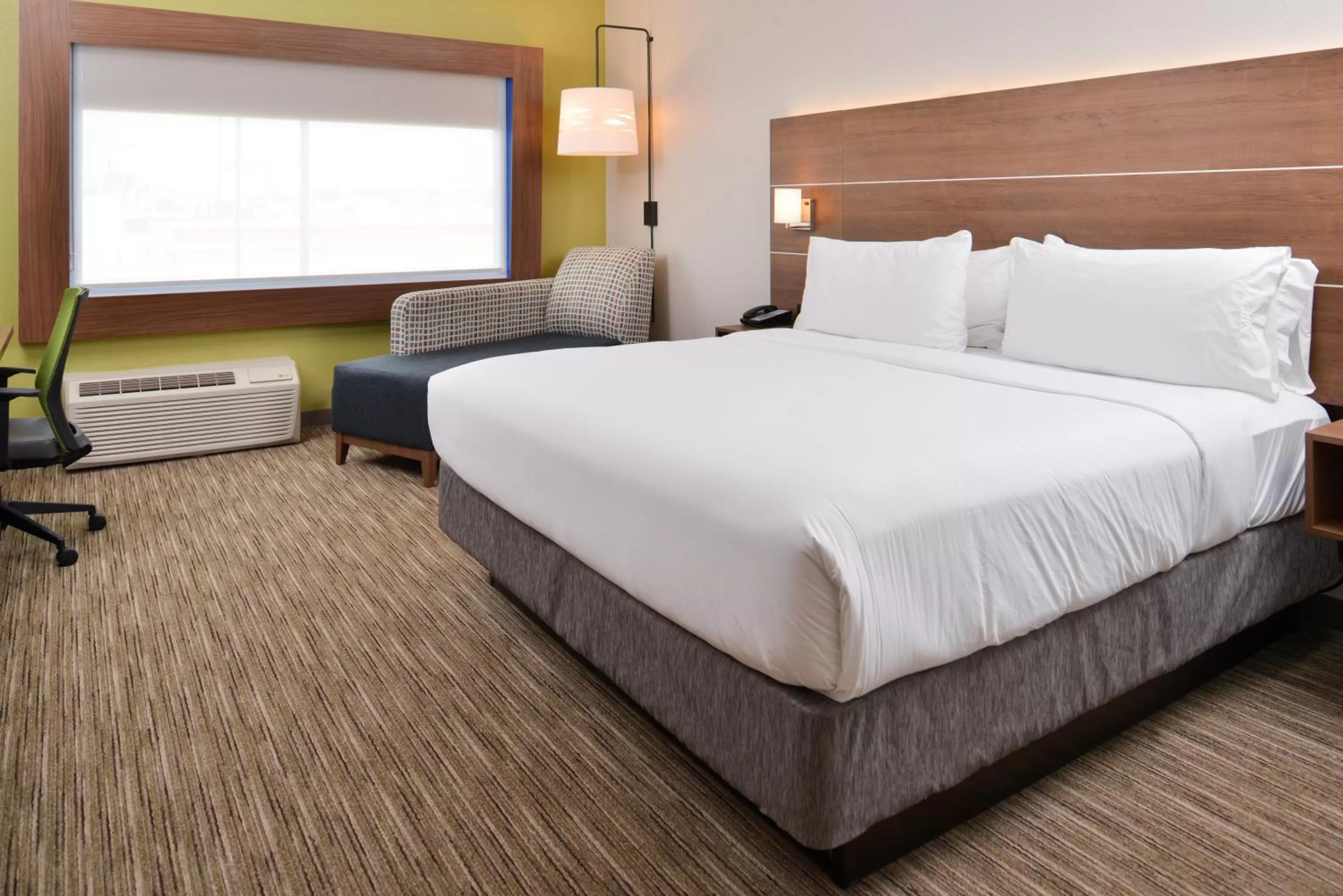 Photo of the whole room, Bed in Holiday Inn Express - Early by IHG