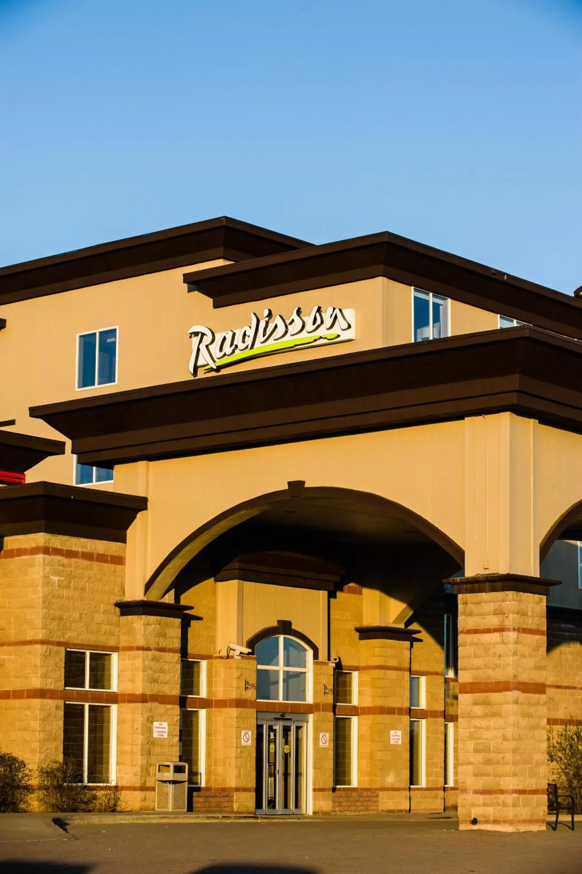 Facade/entrance in Radisson Hotel & Suites Fort McMurray Facade/entrance in Radisson Hotel & Suites Fort McMurray