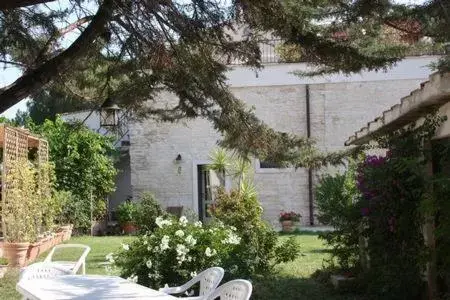 Garden, Property Building in Albarosa