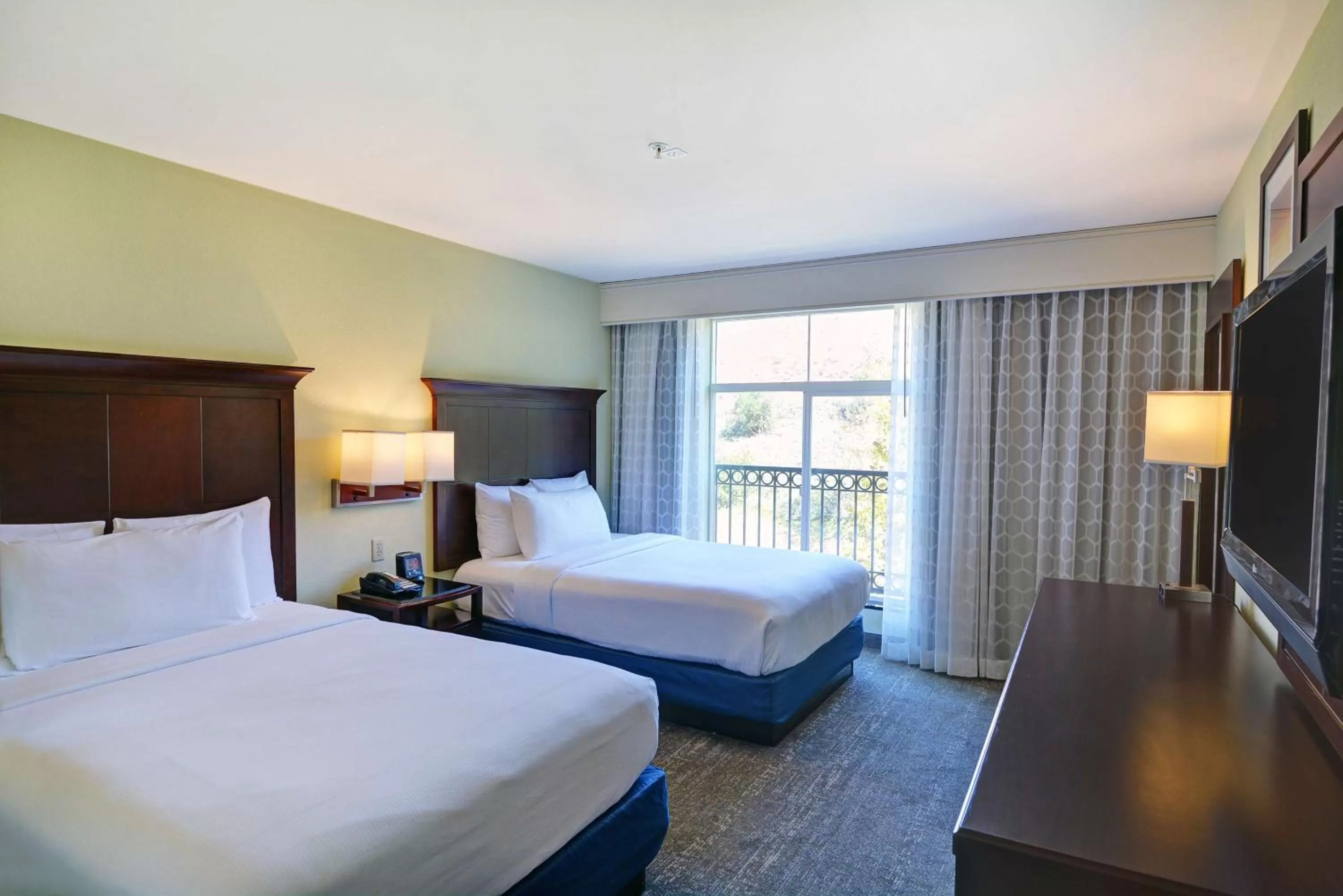 Bed in Embassy Suites Valencia