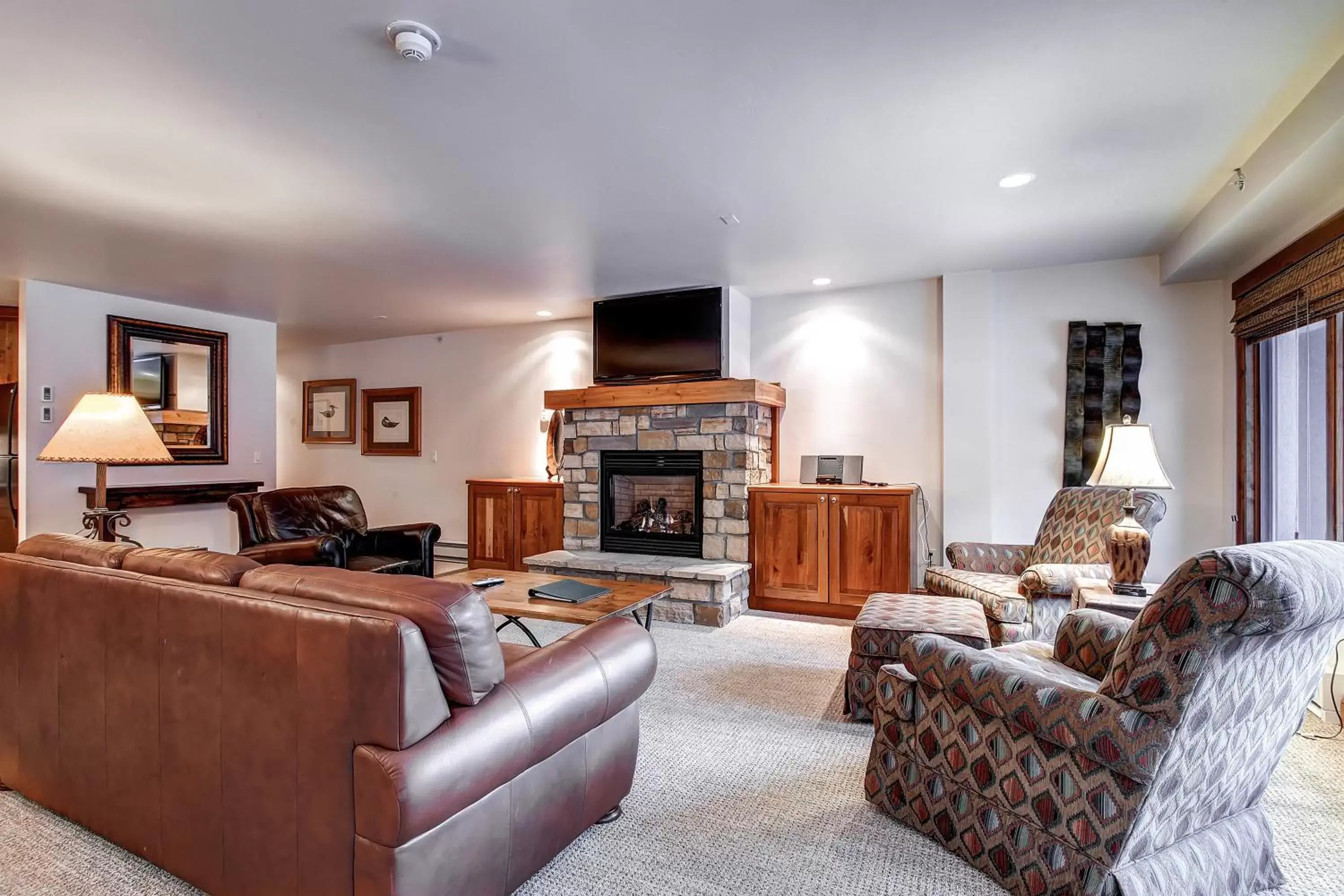 TV and multimedia, Seating Area in Lion Square Lodge