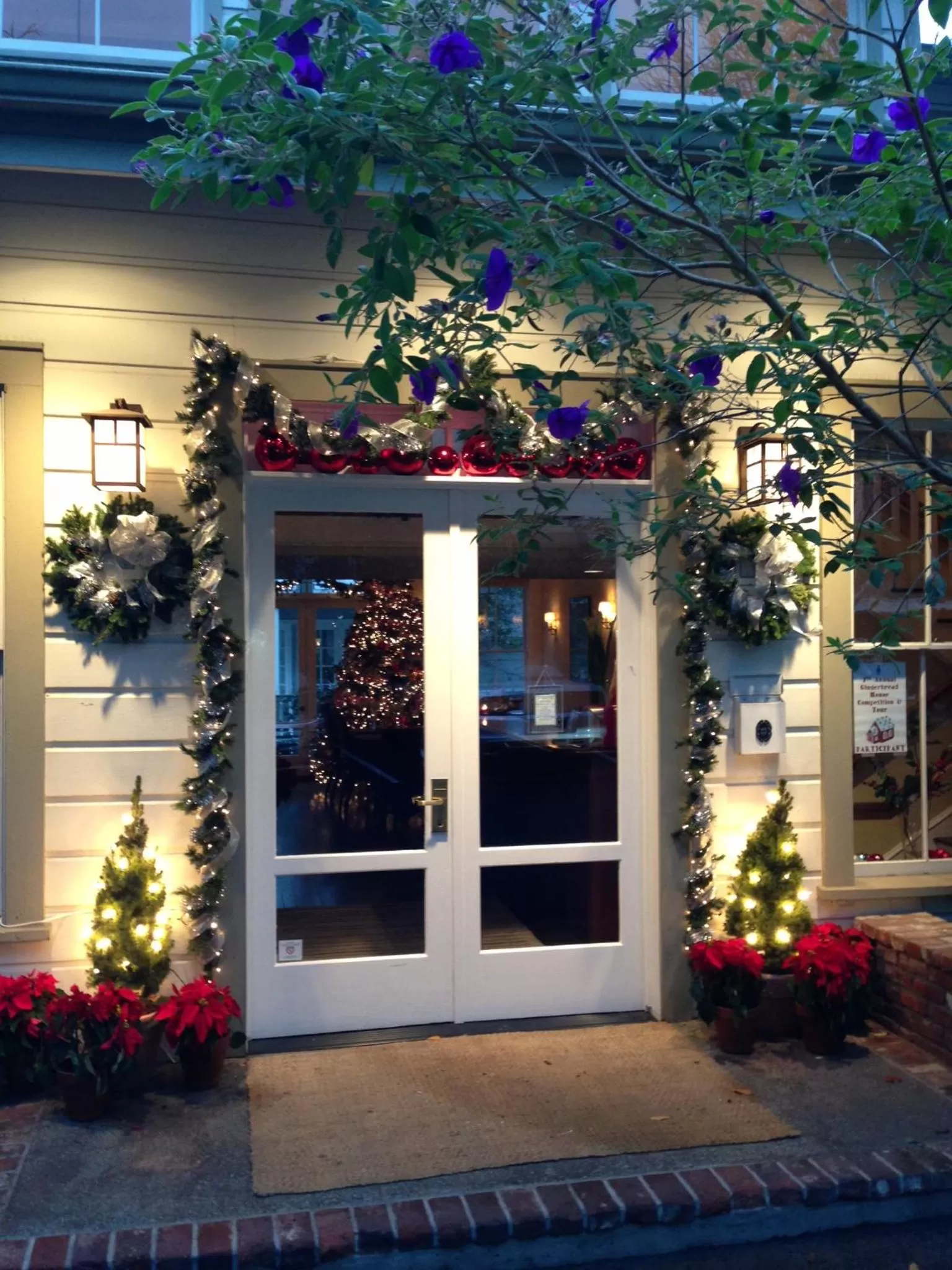 Facade/entrance in The Gables Inn Sausalito