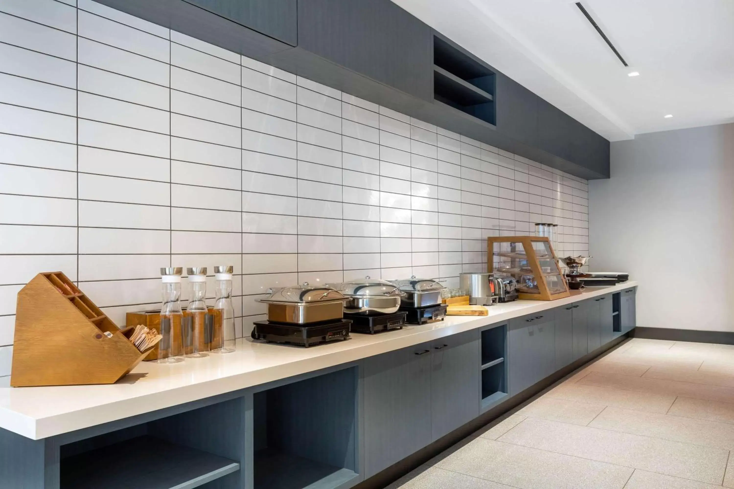 Restaurant/places to eat, Kitchen/Kitchenette in TRYP by Wyndham Orlando
