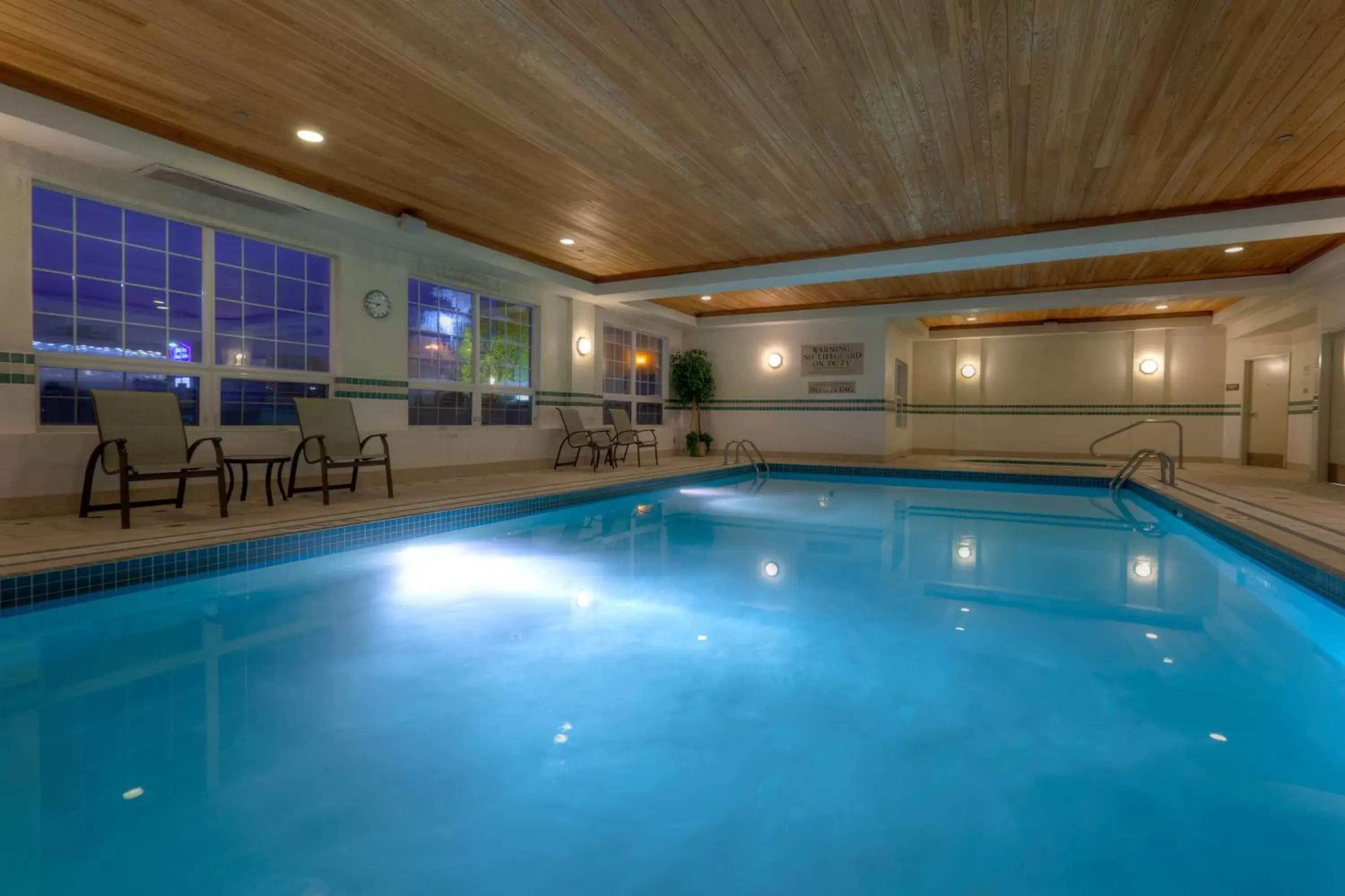 Swimming Pool in Country Inn & Suites by Radisson, Calgary-Northeast