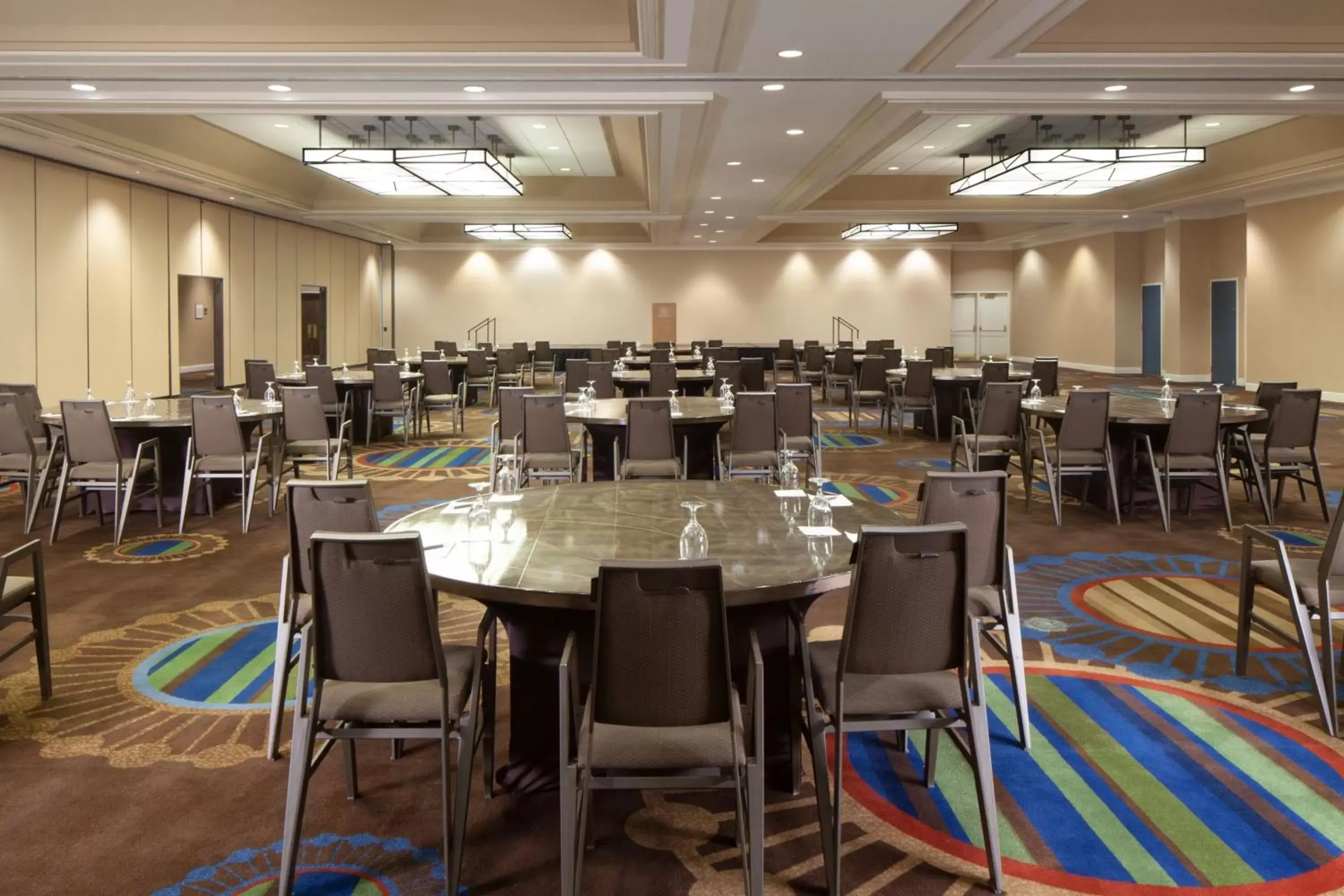 Meeting/conference room, Restaurant/Places to Eat in Sheraton Anchorage Hotel