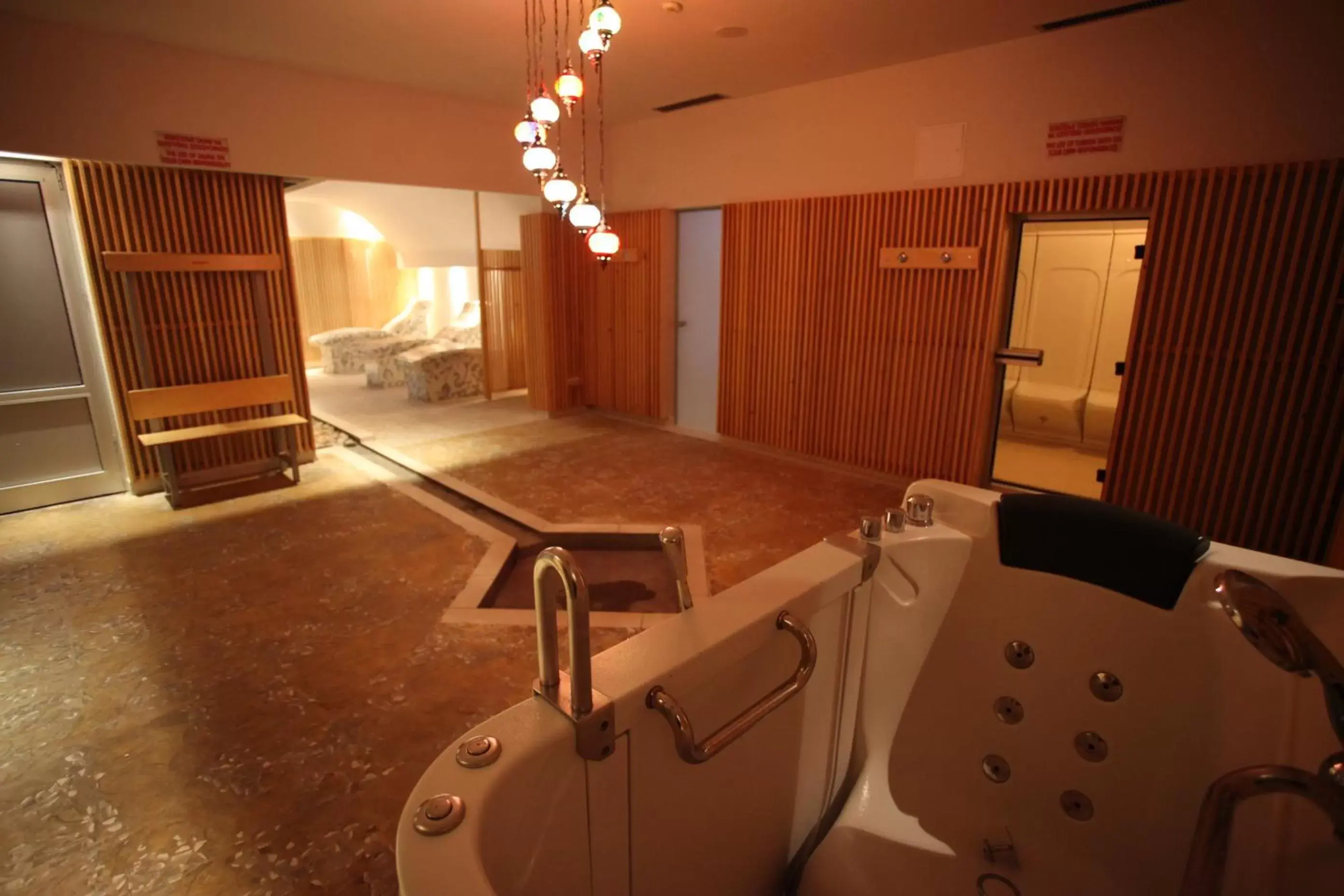 Sauna, Bathroom in Hollywood Hotel