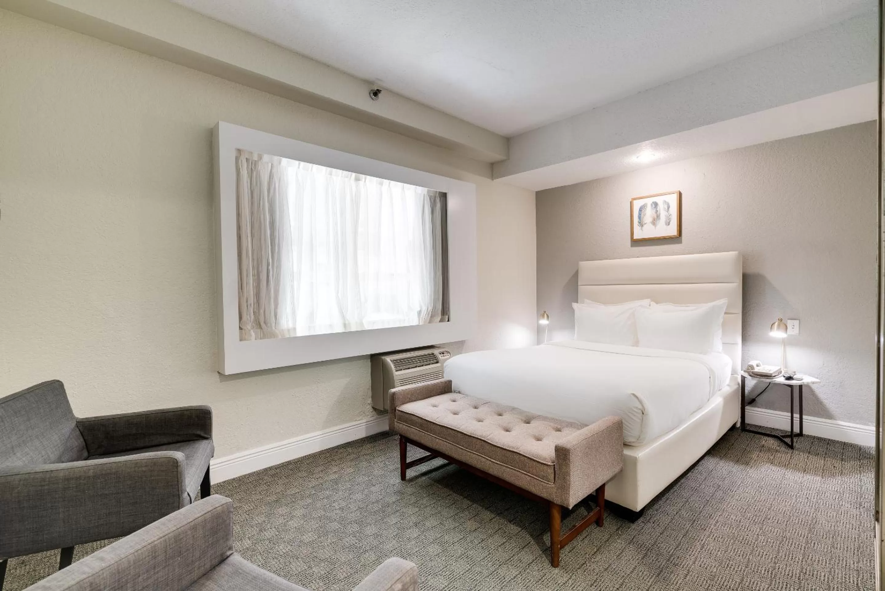 Bedroom, Bed in Crest Hotel Suites