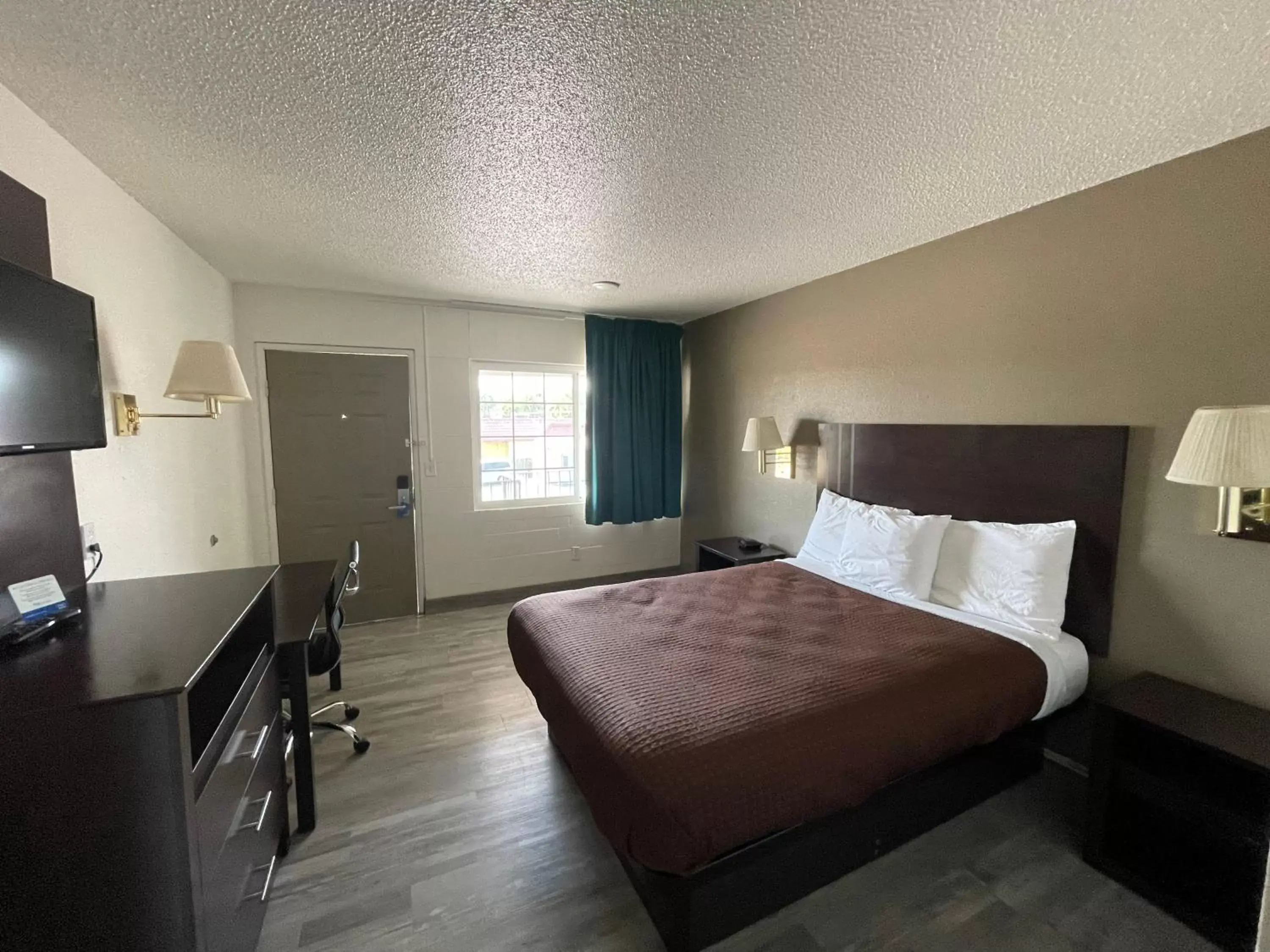 Bedroom, Bed in Motel 6 Hermiston OR Umatilla Bedroom, Bed in Motel 6 Hermiston OR Umatilla