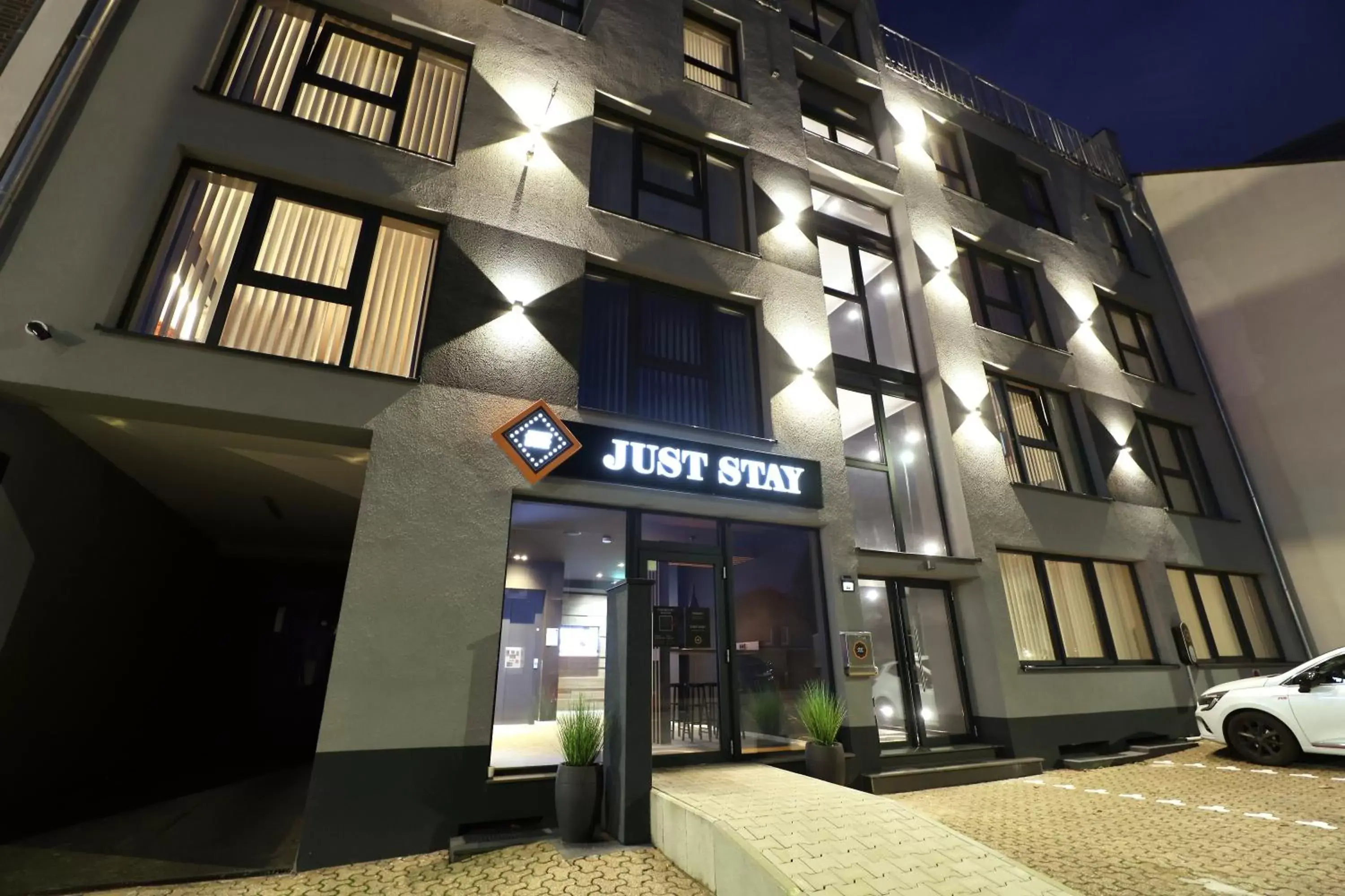 Property building in JustStay Solingen Hotel & Apartments Property building in JustStay Solingen Hotel & Apartments