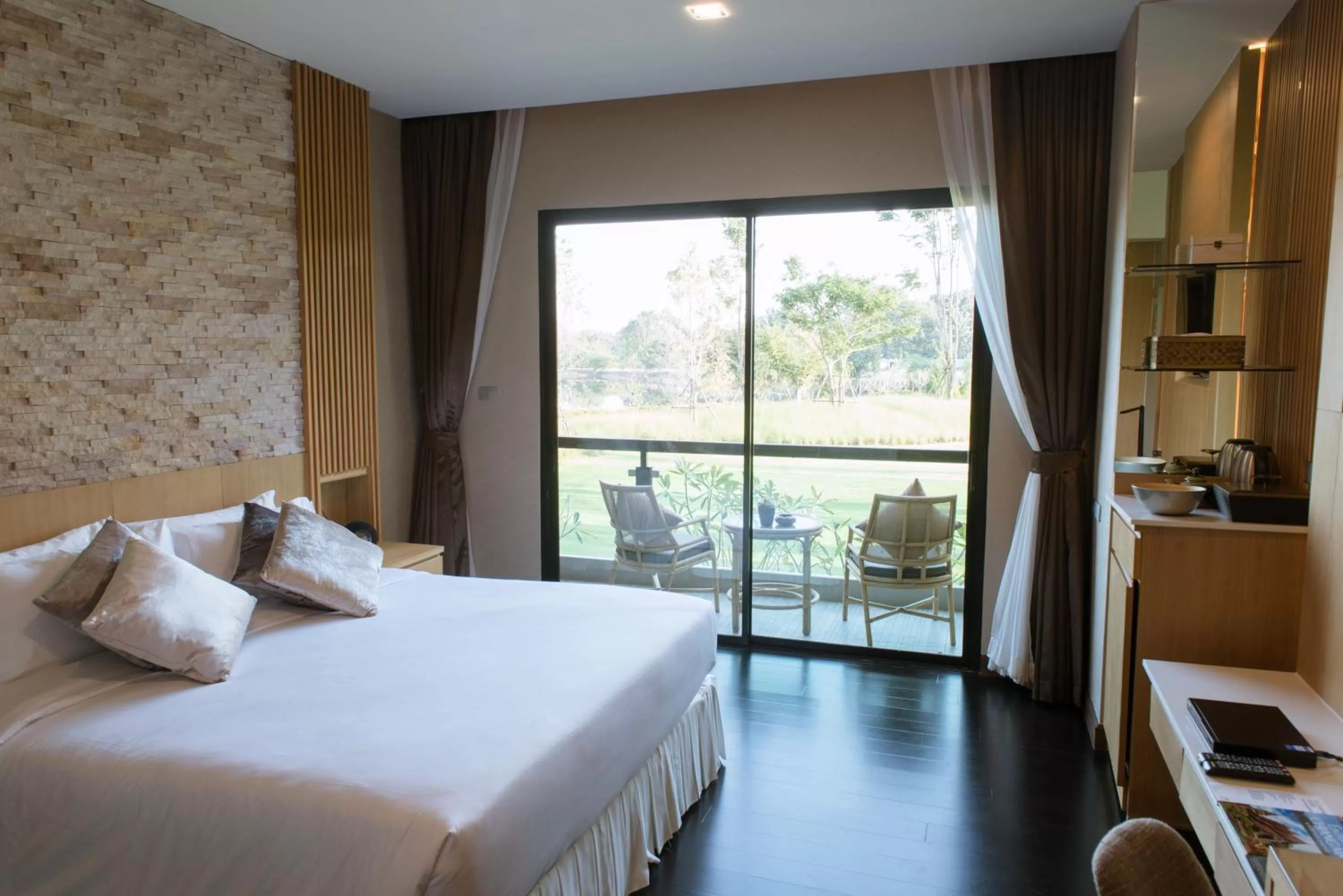 Bedroom, Bed in North Hill City Resort