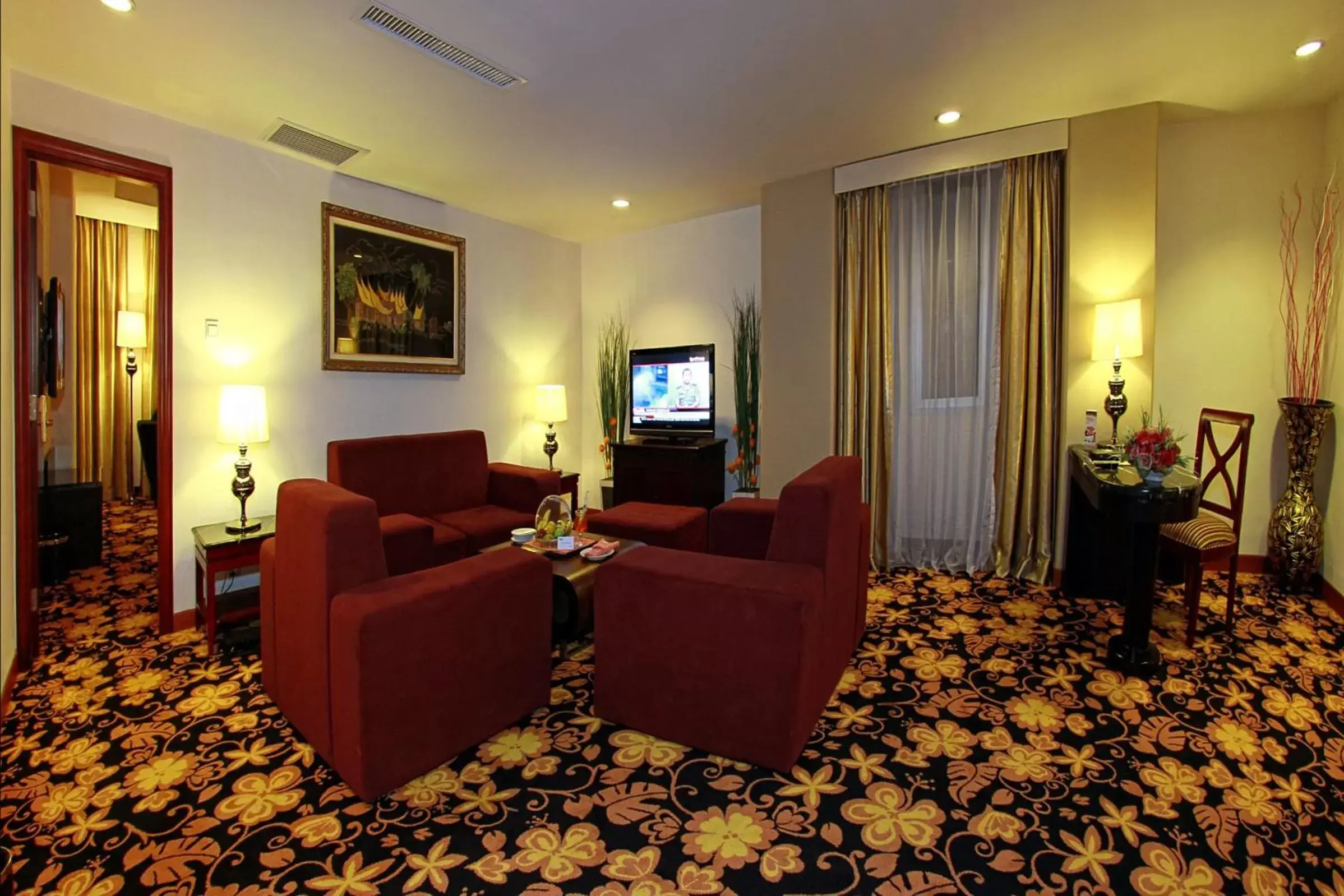 Living room, Seating Area in Rocky Plaza Hotel Padang